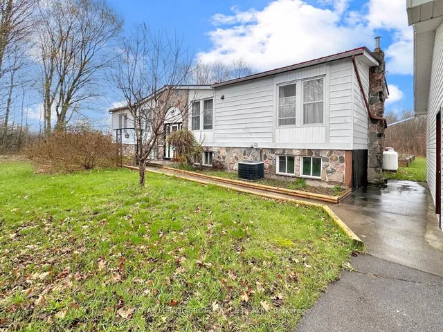 19656 Loyalist Pkwy, Prince Edward County 3