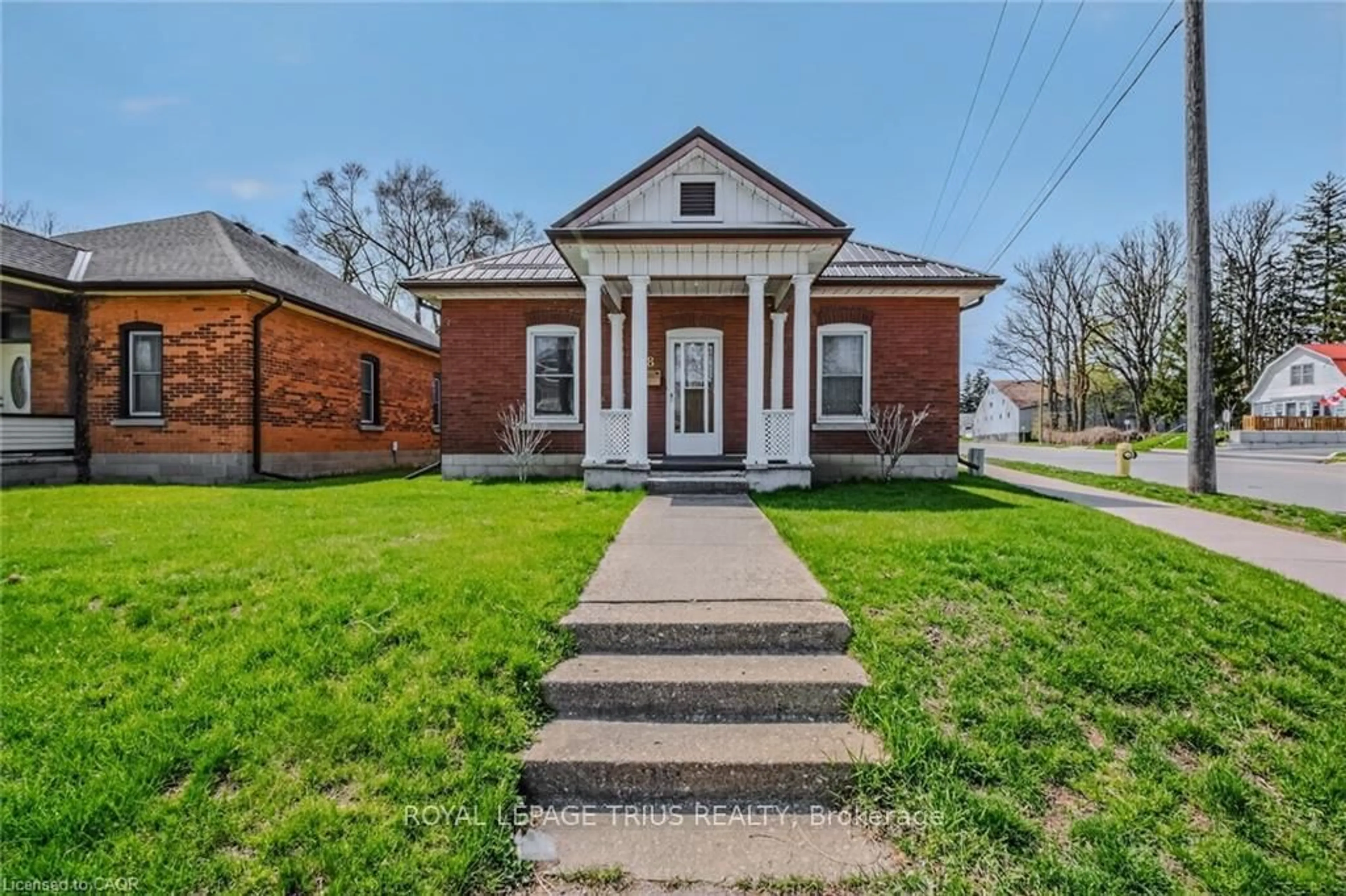 Home with brick exterior material, building for 578 Norfolk St, Norfolk Ontario N3Y 3P9