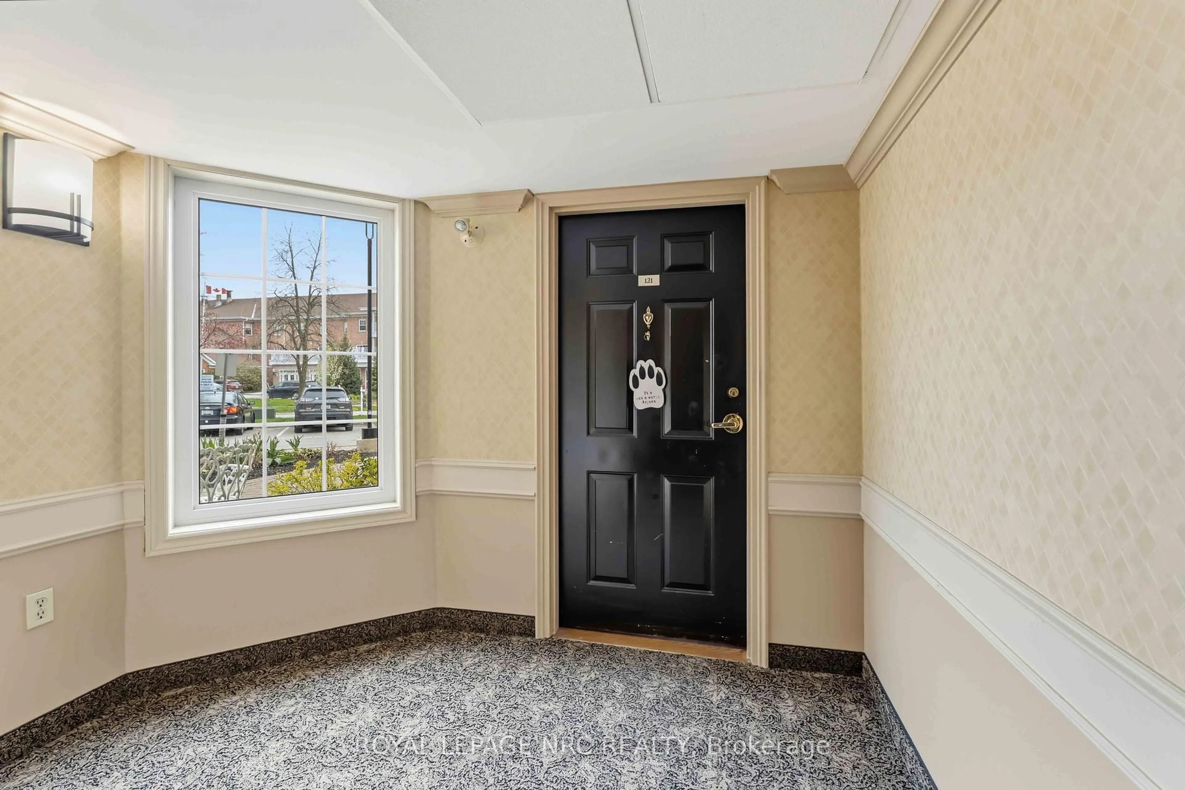 Indoor foyer for 3420 FREDERICK Ave #121, Lincoln Ontario L0R 2C0