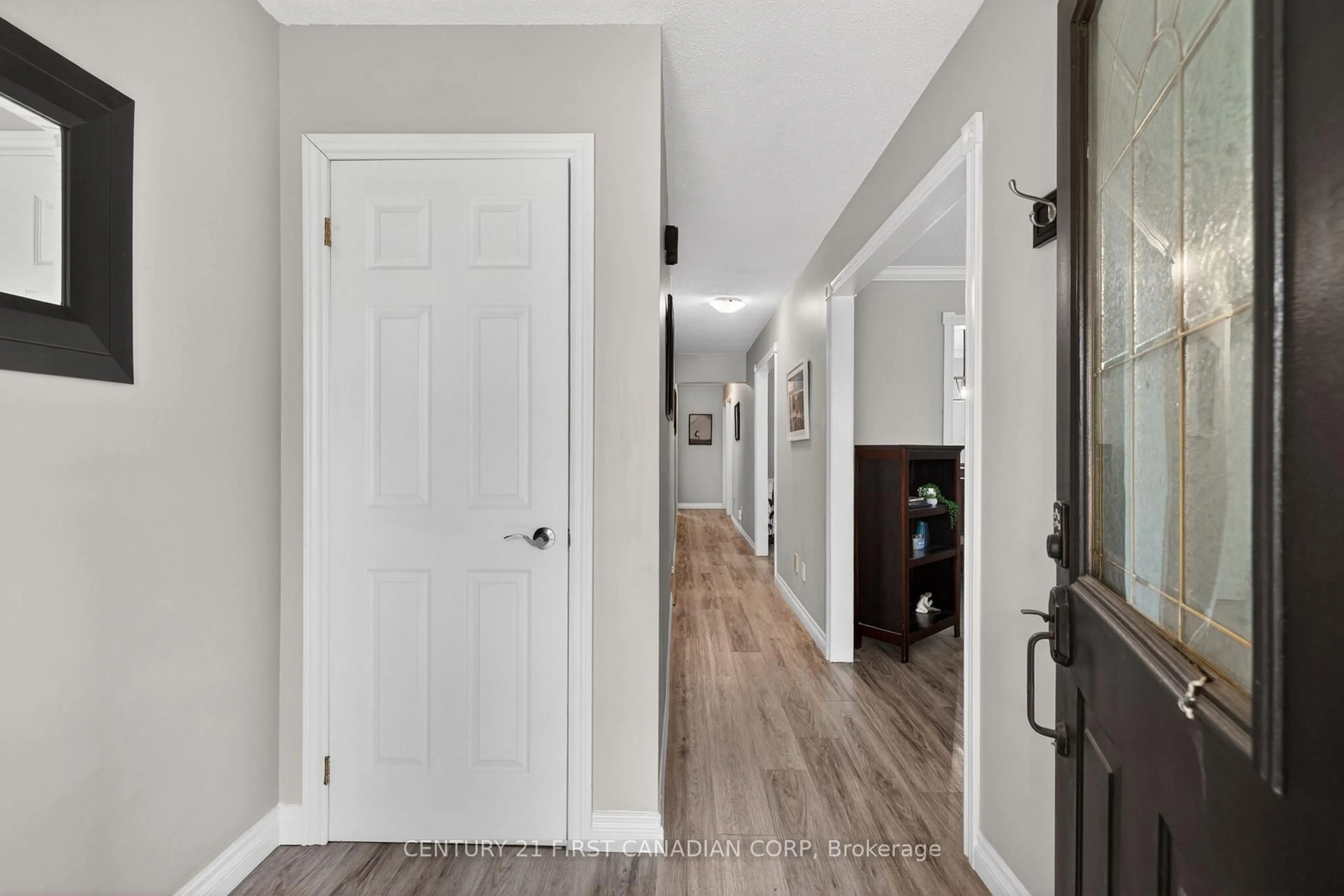 Indoor entryway for 9 Bonaparte Lane, London East Ontario N5V 4B1