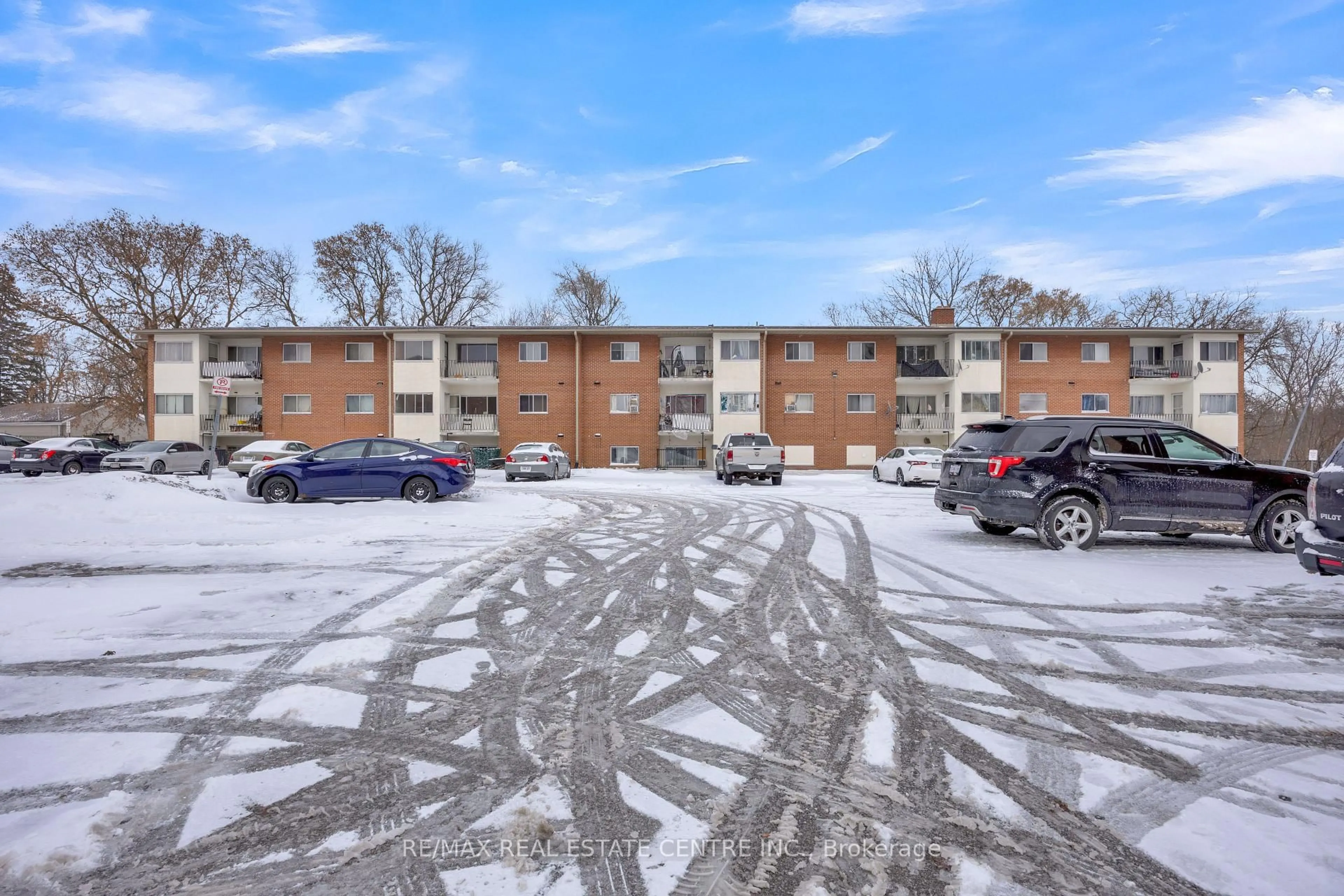 A pic from outside/outdoor area/front of a property/back of a property/a pic from drone, unknown for 1172 Hamilton Rd #308, London East Ontario N5W 1A9