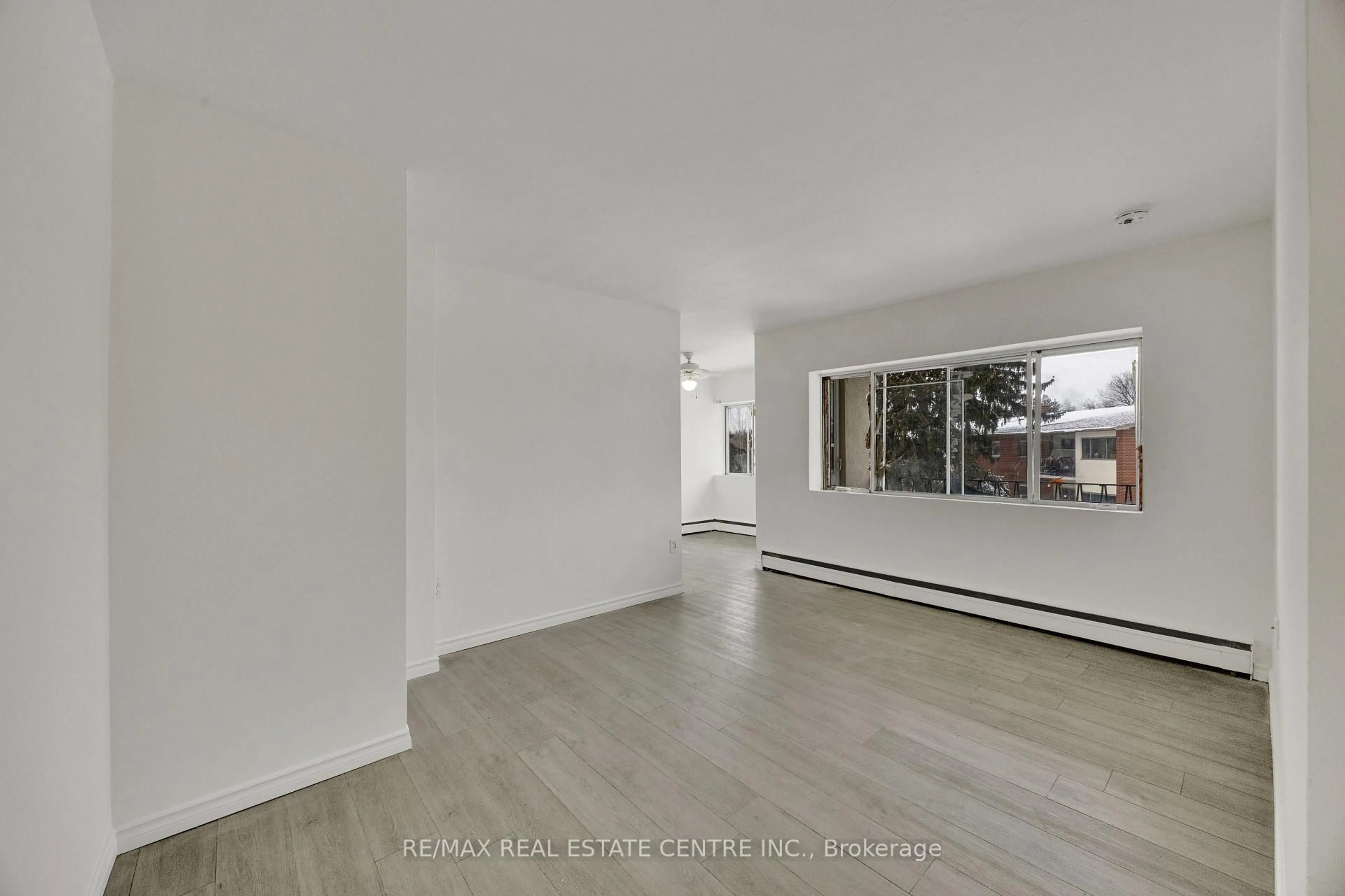 A pic of a room for 1172 Hamilton Rd #308, London East Ontario N5W 1A9