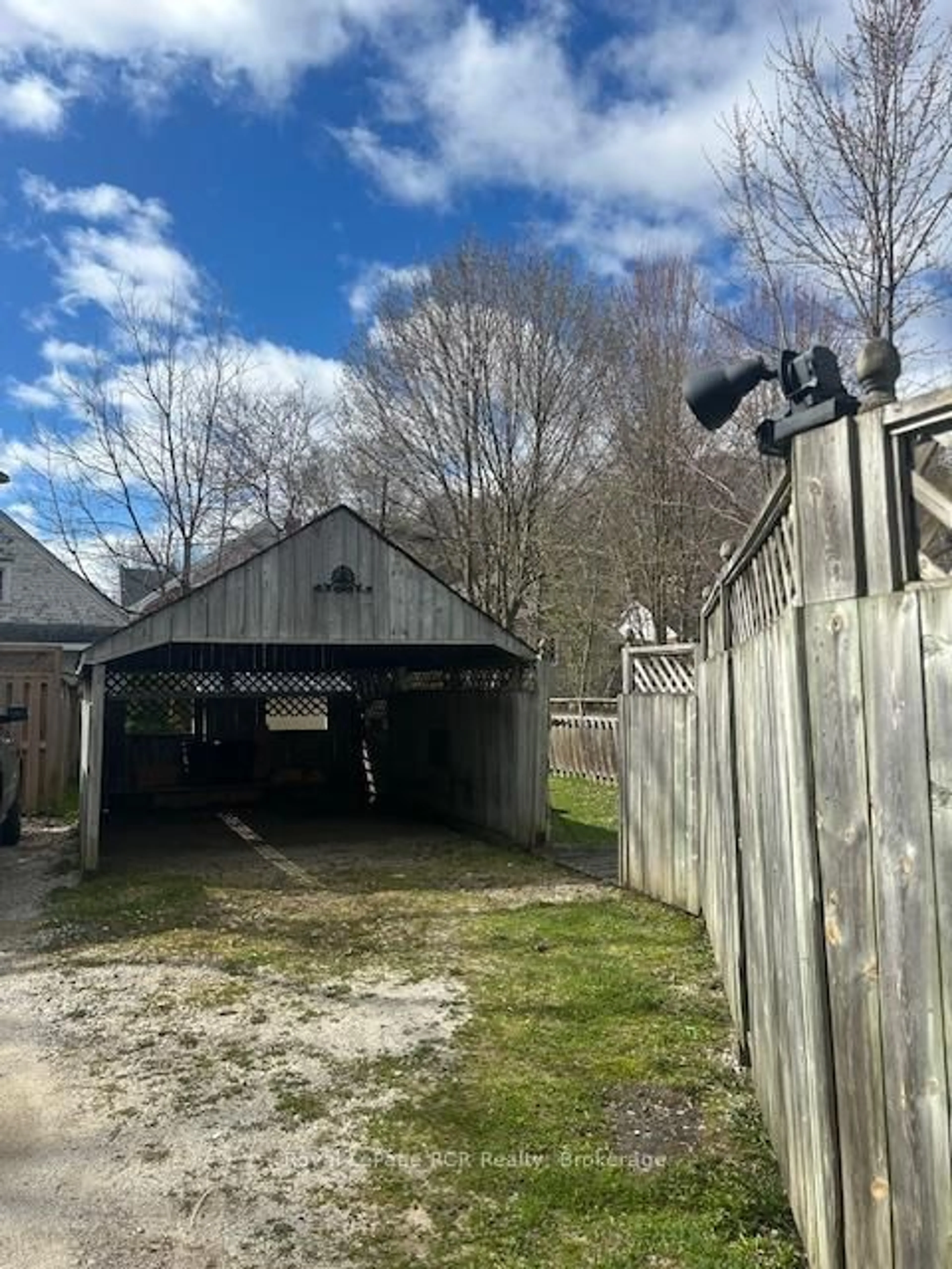 Shed for 433 12th St, Owen Sound Ontario N4K 3V8