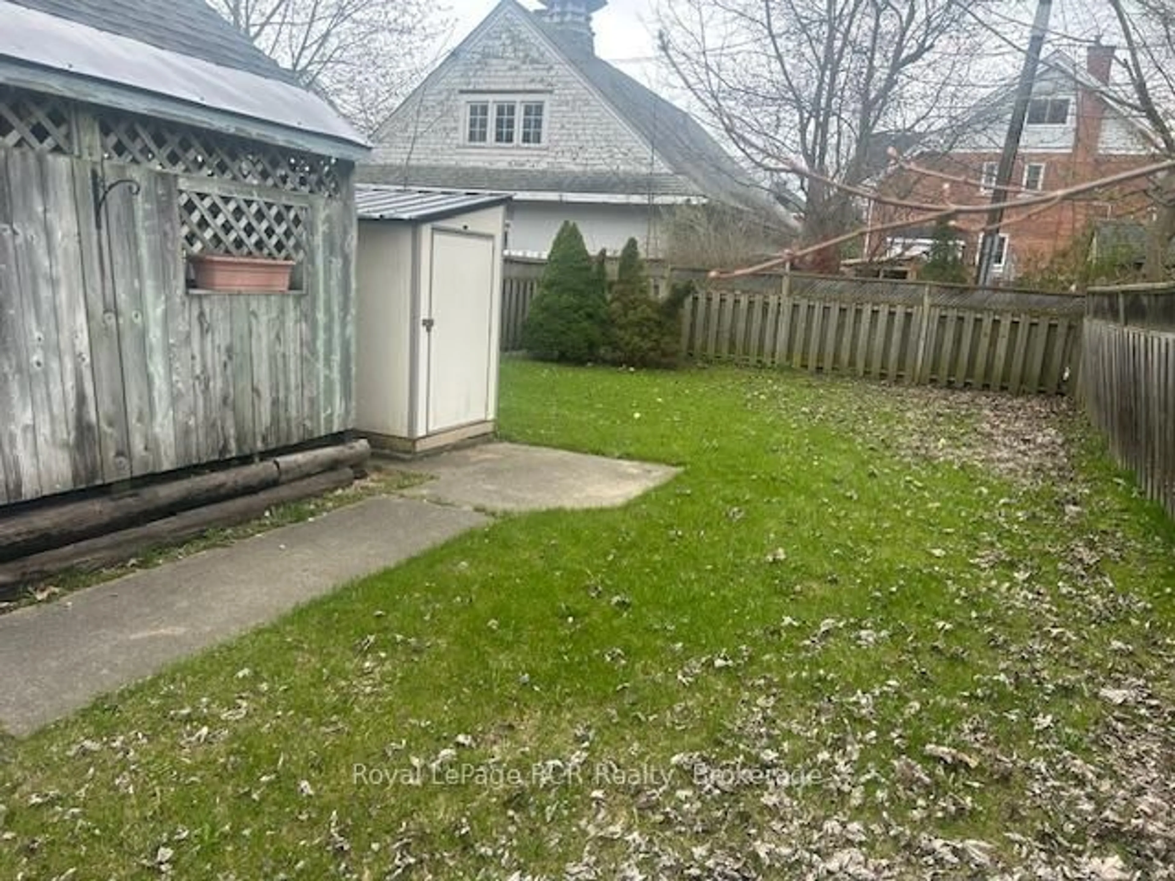 Unknown for 433 12th St, Owen Sound Ontario N4K 3V8