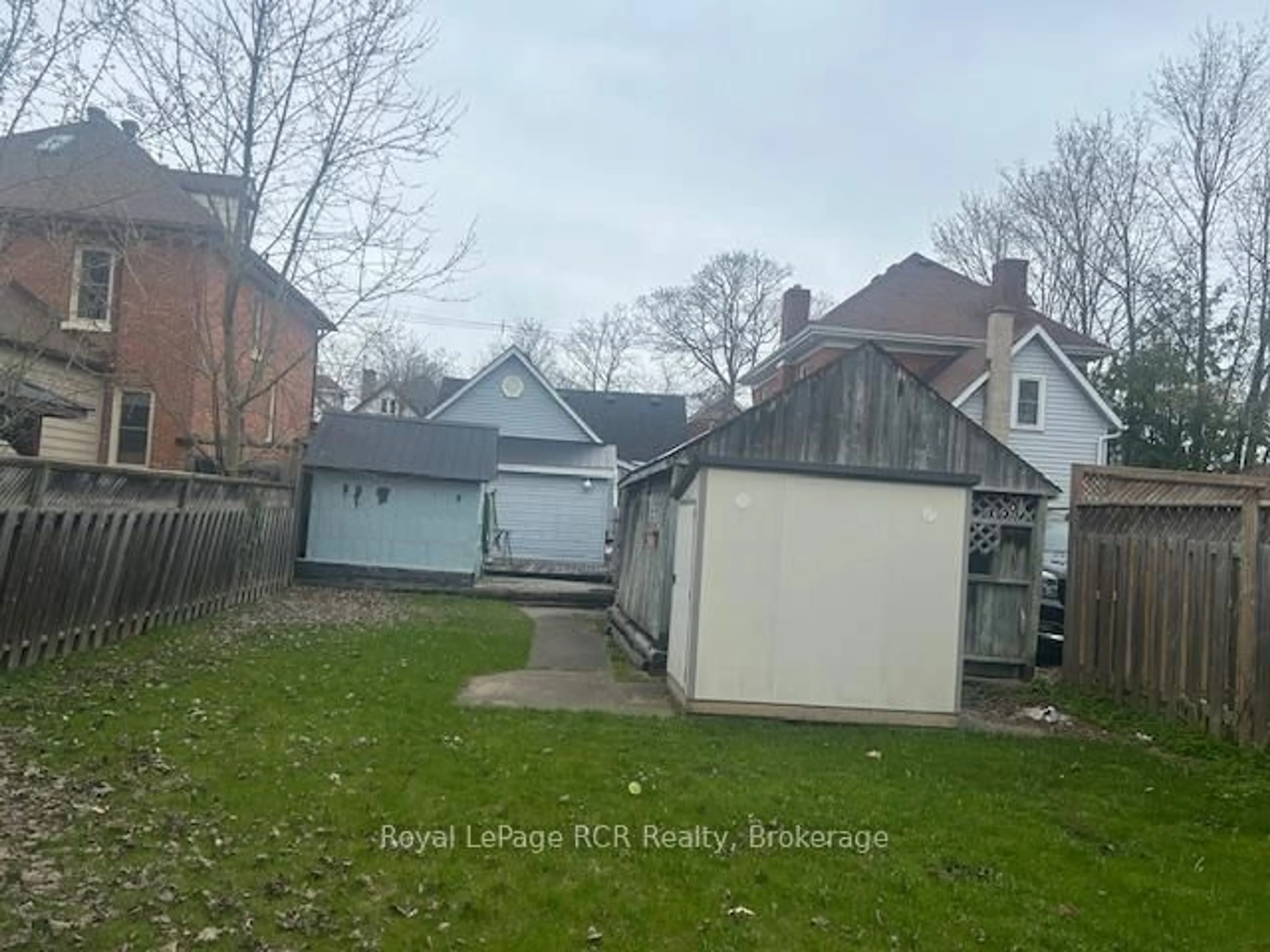 A pic from outside/outdoor area/front of a property/back of a property/a pic from drone, street for 433 12th St, Owen Sound Ontario N4K 3V8