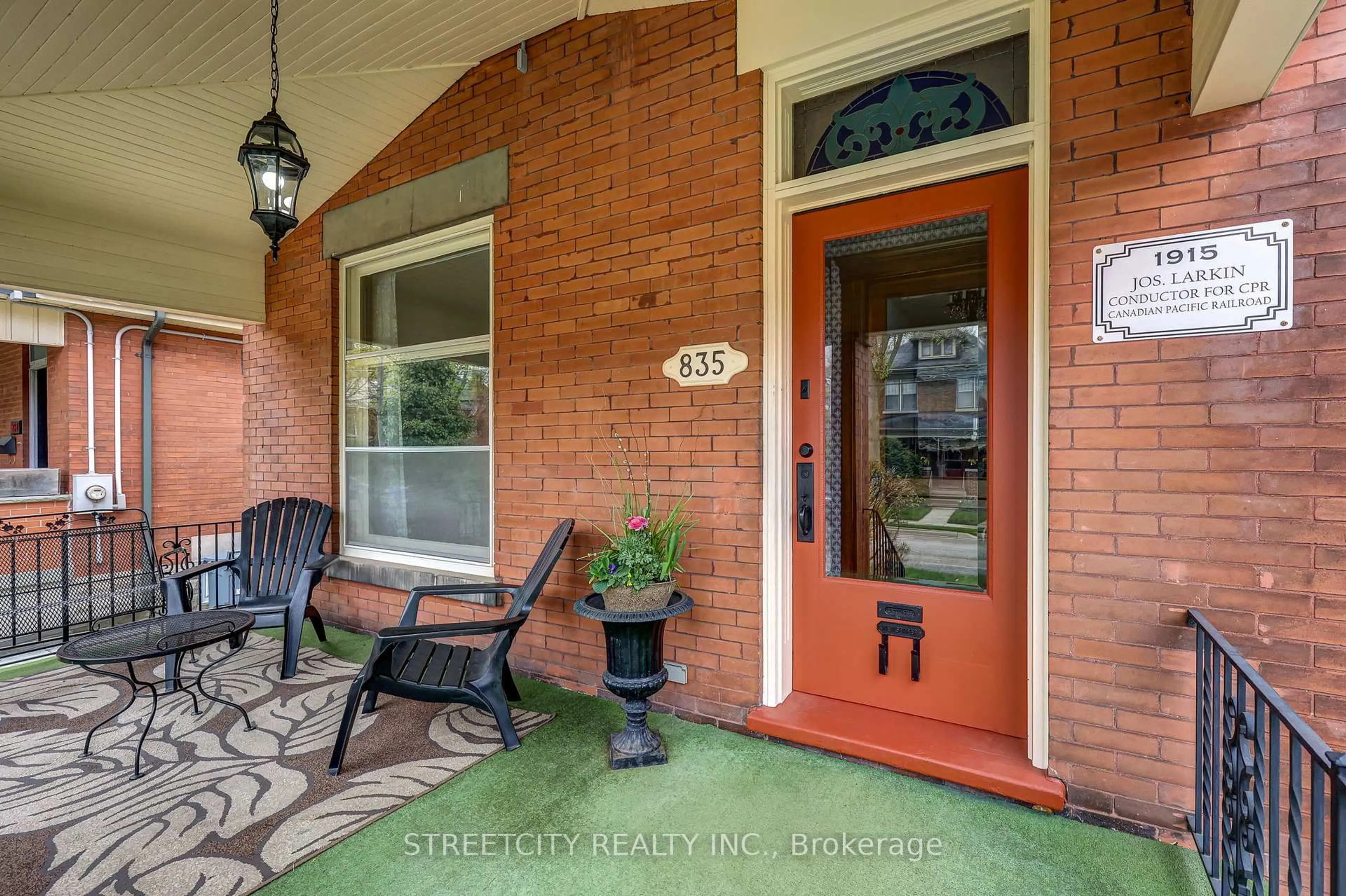 Unknown for 835 Dufferin Ave, London East Ontario N5W 3J9