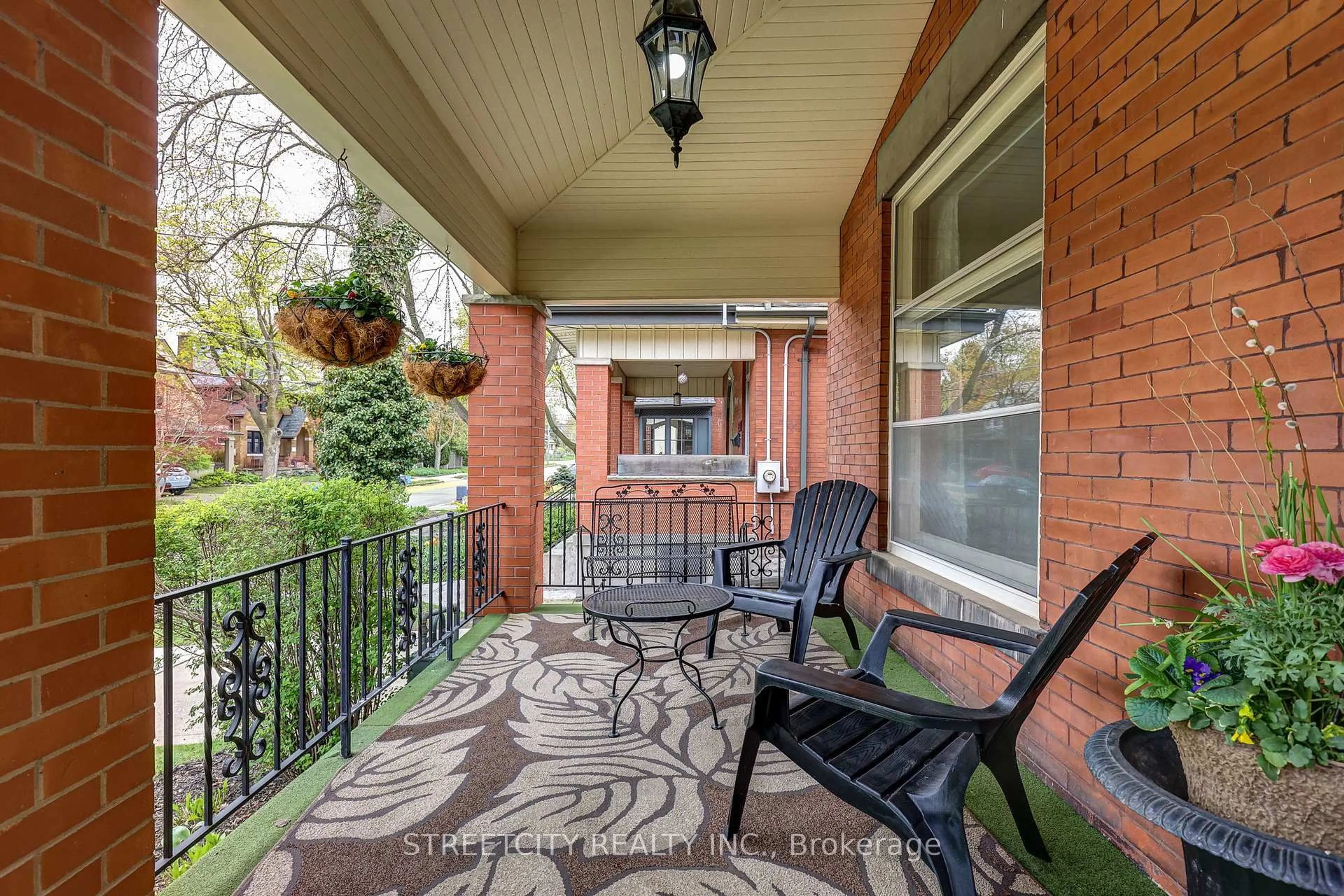 Patio, street for 835 Dufferin Ave, London East Ontario N5W 3J9