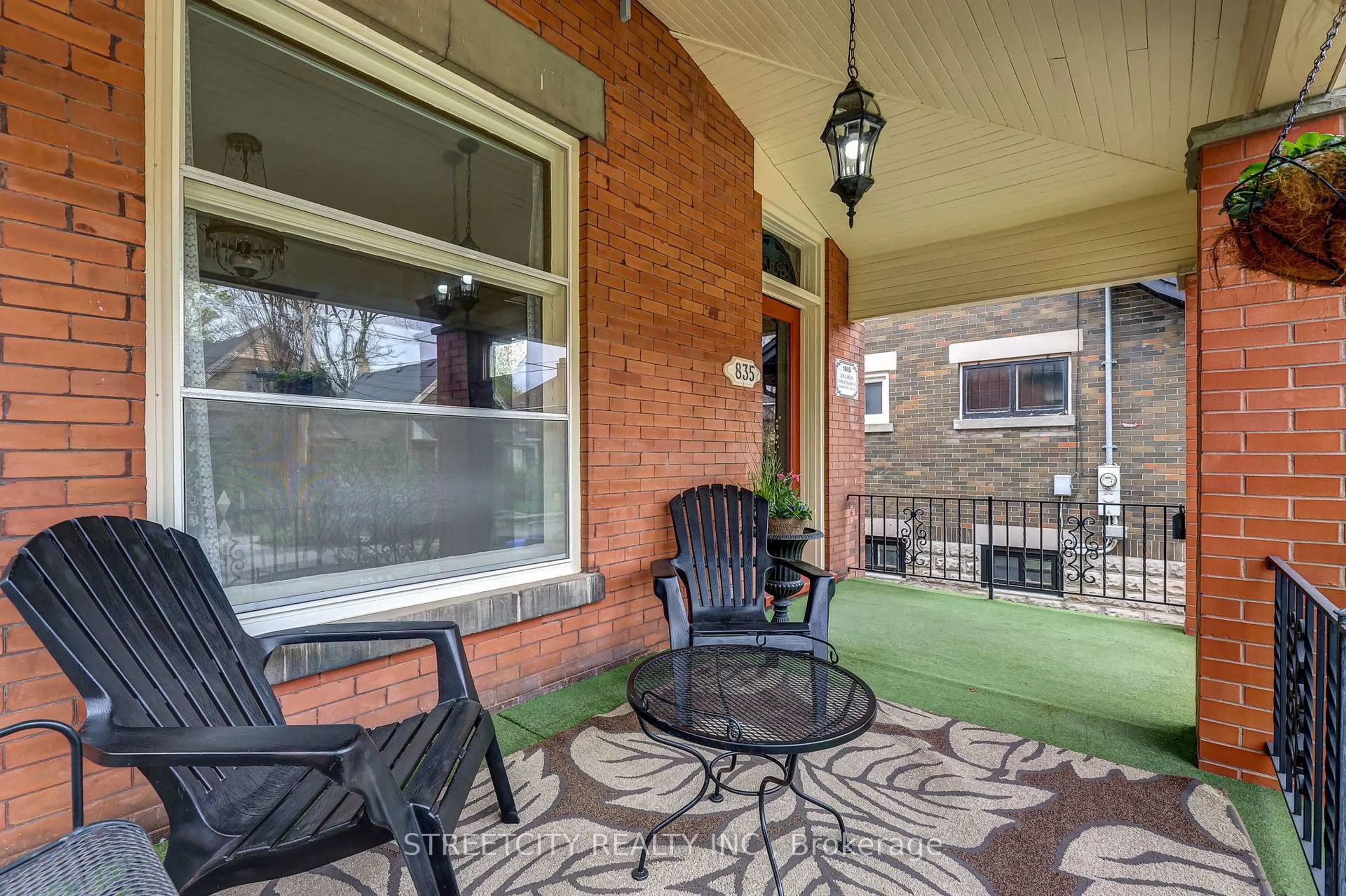 Patio, street for 835 Dufferin Ave, London East Ontario N5W 3J9