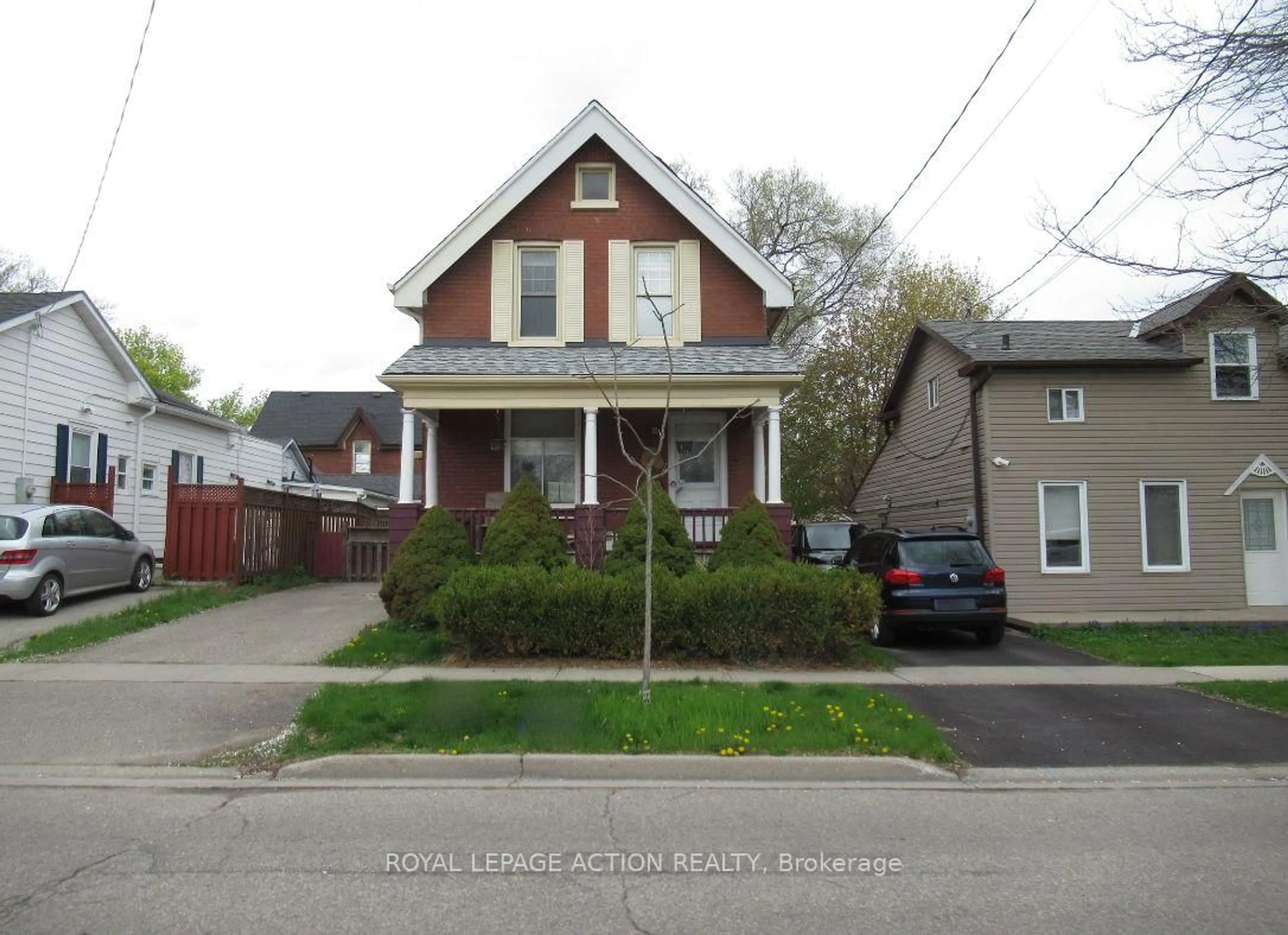 Home with brick exterior material, street for 196 Wellington St, Brantford Ontario N3S 3Z2