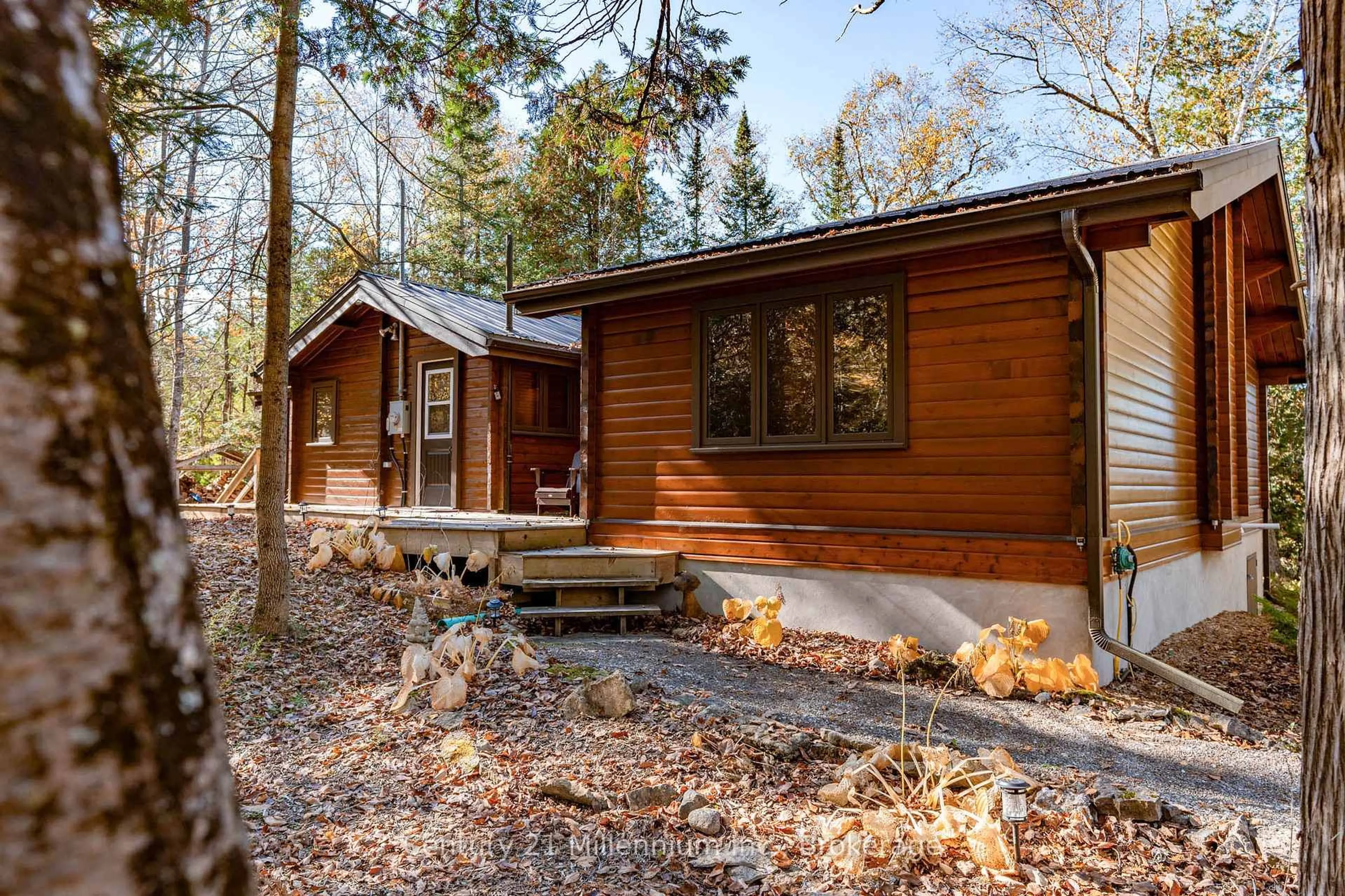 Home with vinyl exterior material, forest/trees view for 117 Sutherland Rd, Georgian Bluffs Ontario N0H 2T0