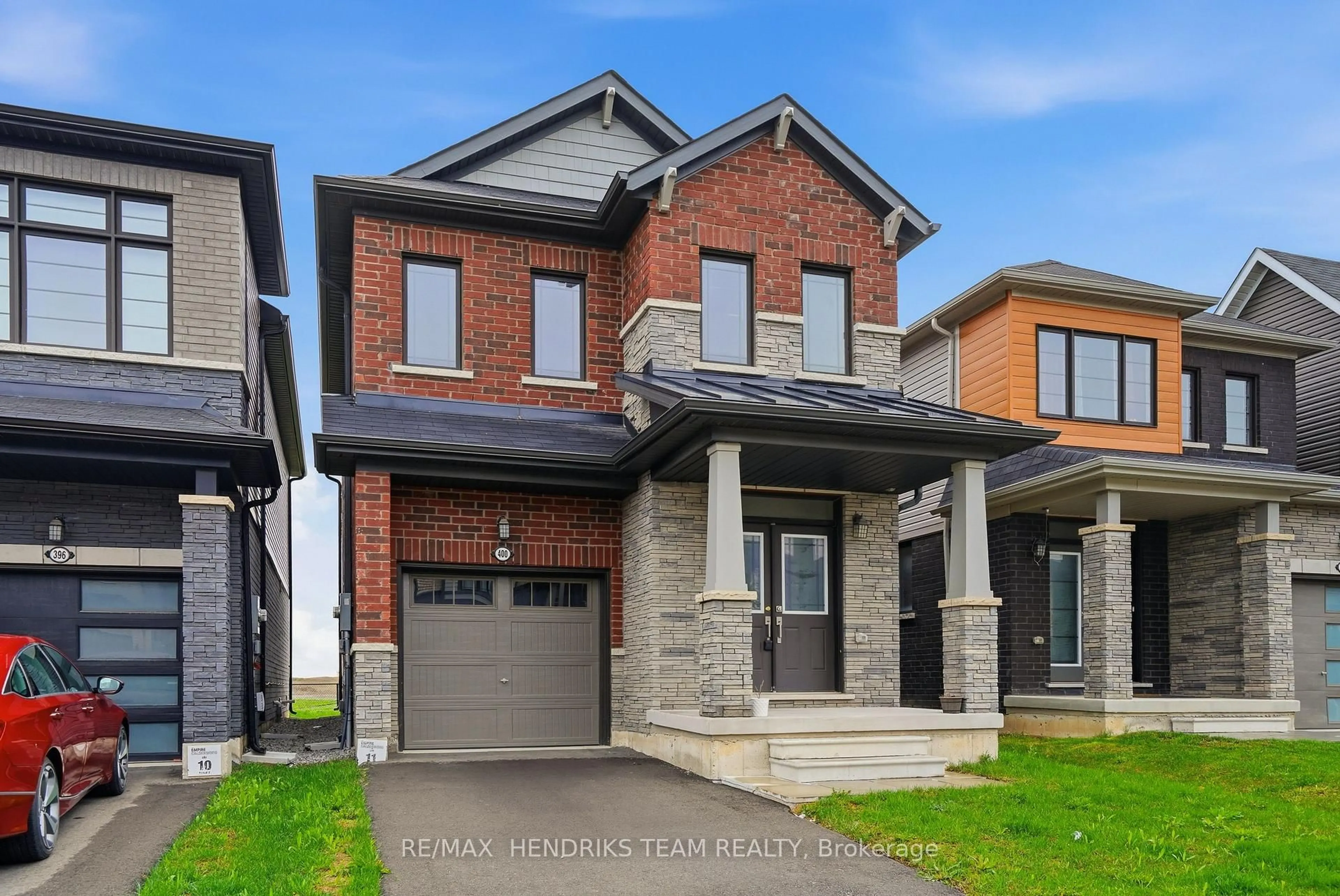 Home with brick exterior material, street for 400 Barker Pkwy, Thorold Ontario L2V 0K5