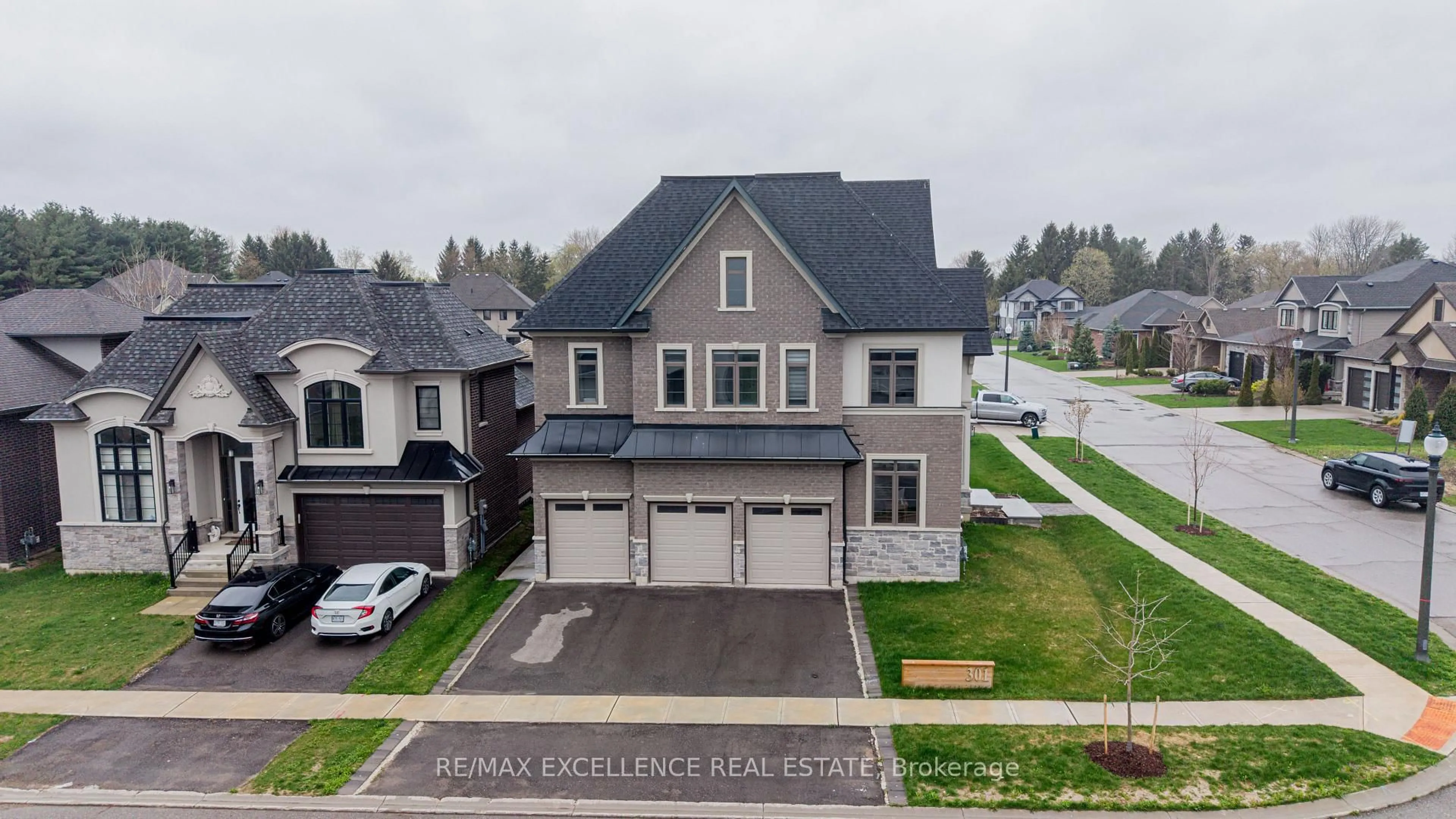 A pic from outside/outdoor area/front of a property/back of a property/a pic from drone, street for 301 Somme St, Woodstock Ontario N4T 0K3