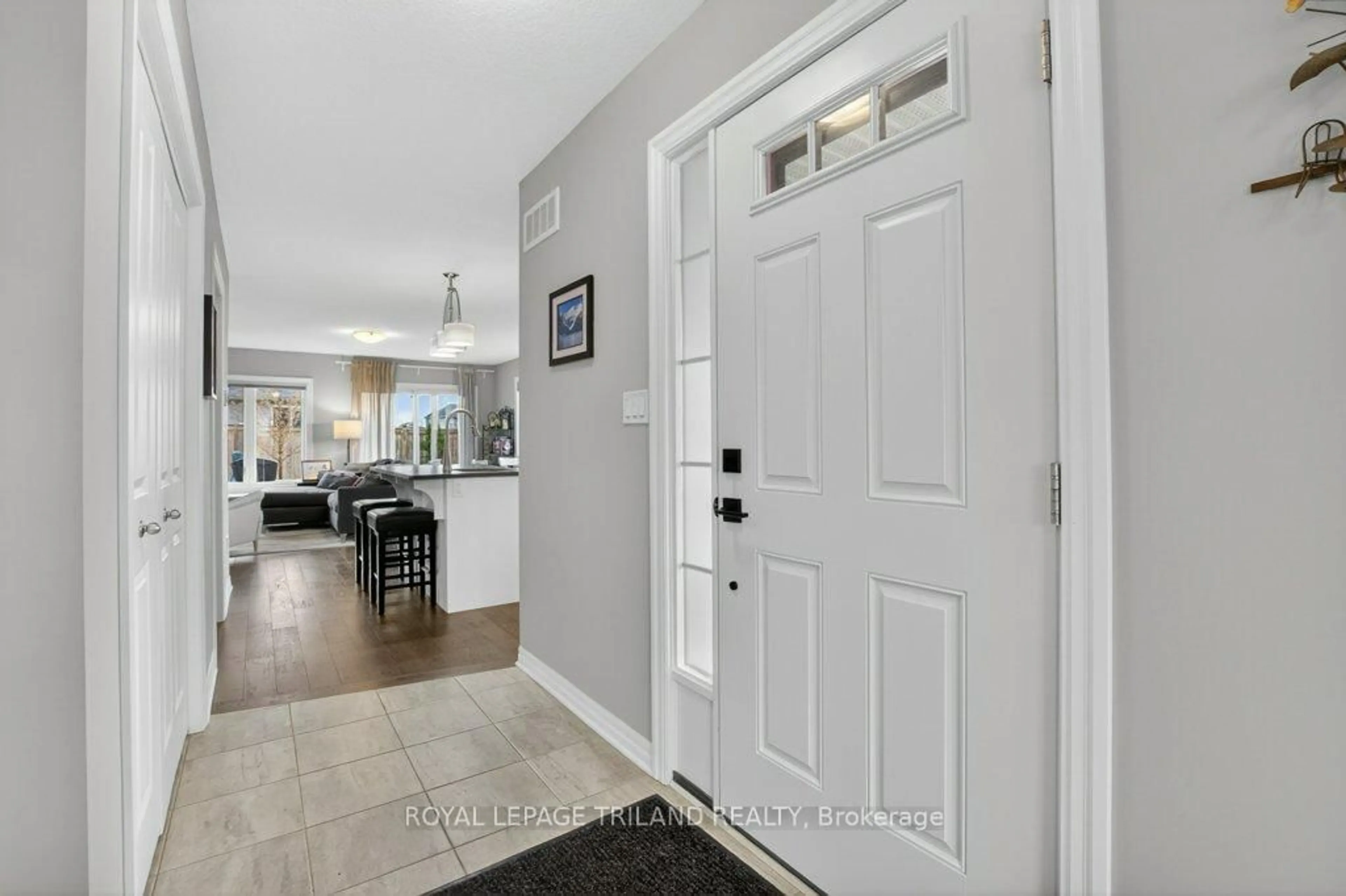 Indoor entryway for 2 Ambrosia Path, St. Thomas Ontario N5R 0J8