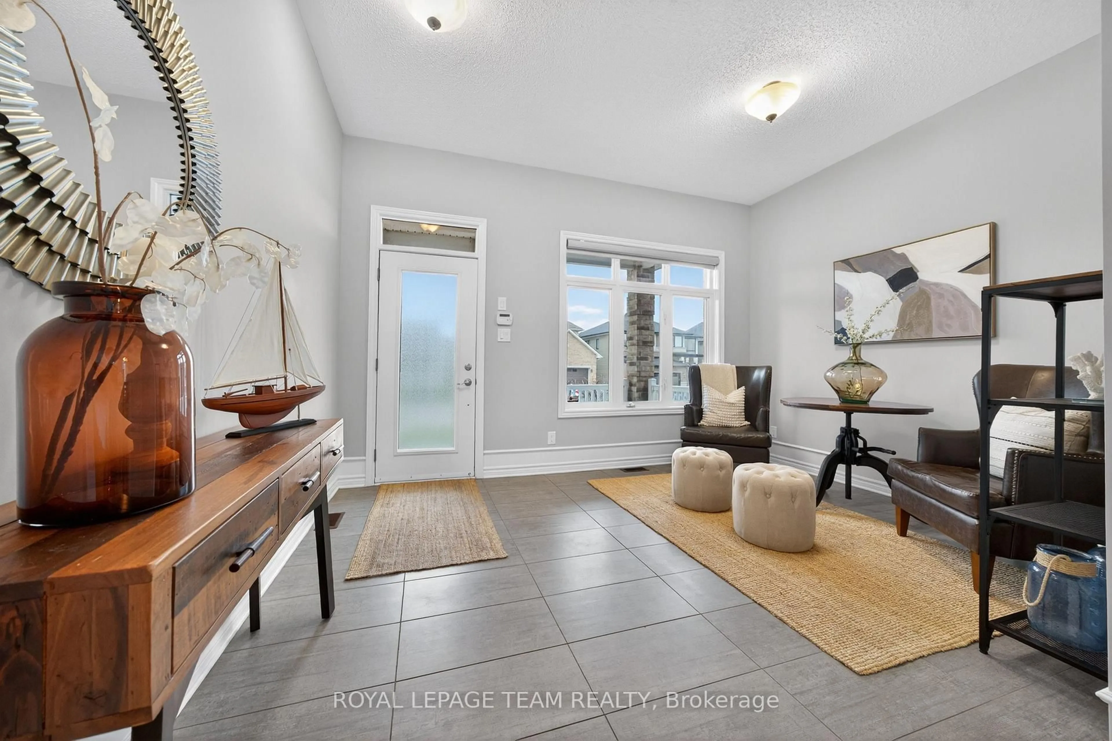 Indoor entryway for 324 Long Acres St, Ottawa Ontario K2M 0H4