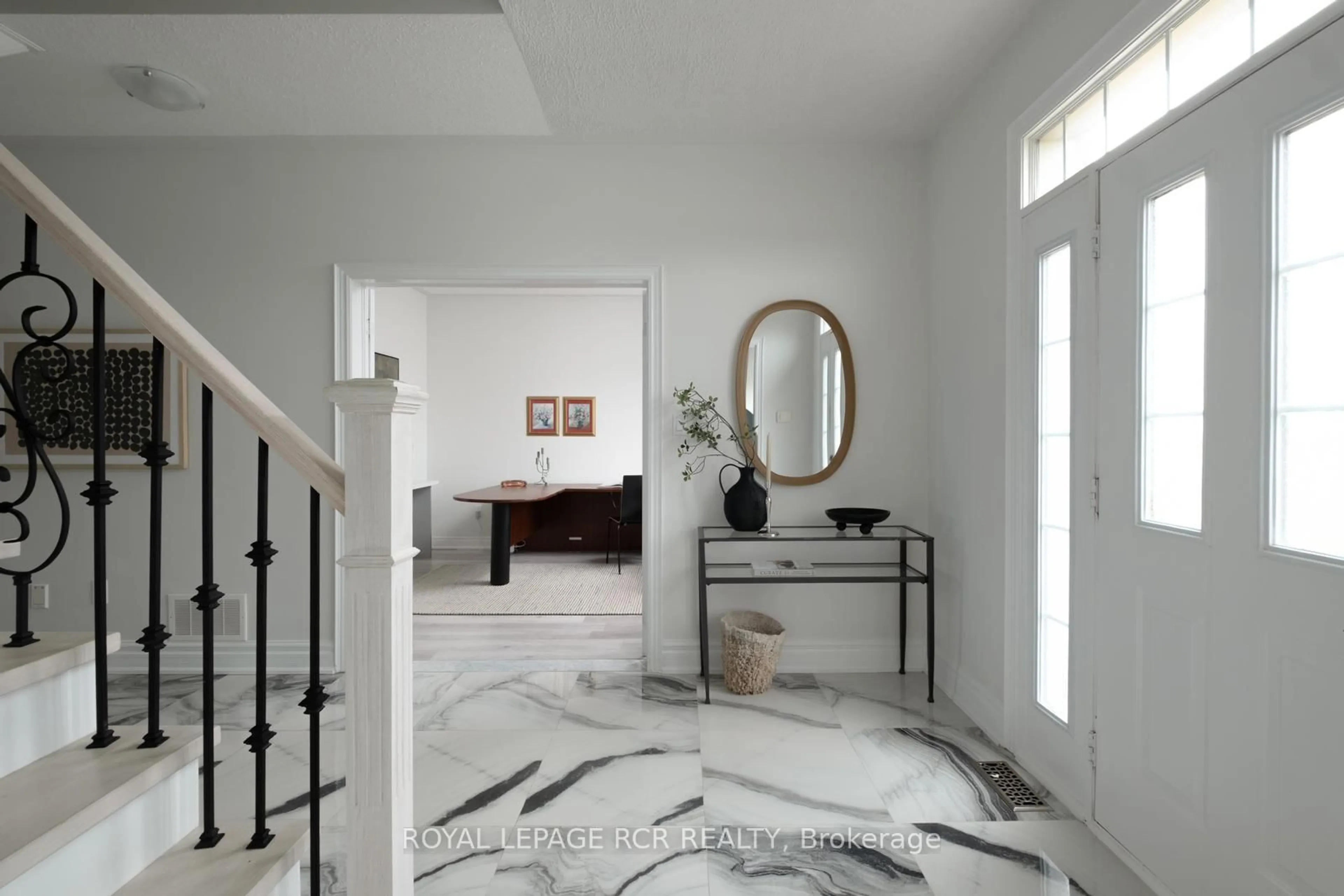 Indoor entryway for 18 Leenders Lane, Erin Ontario N0B 1T0