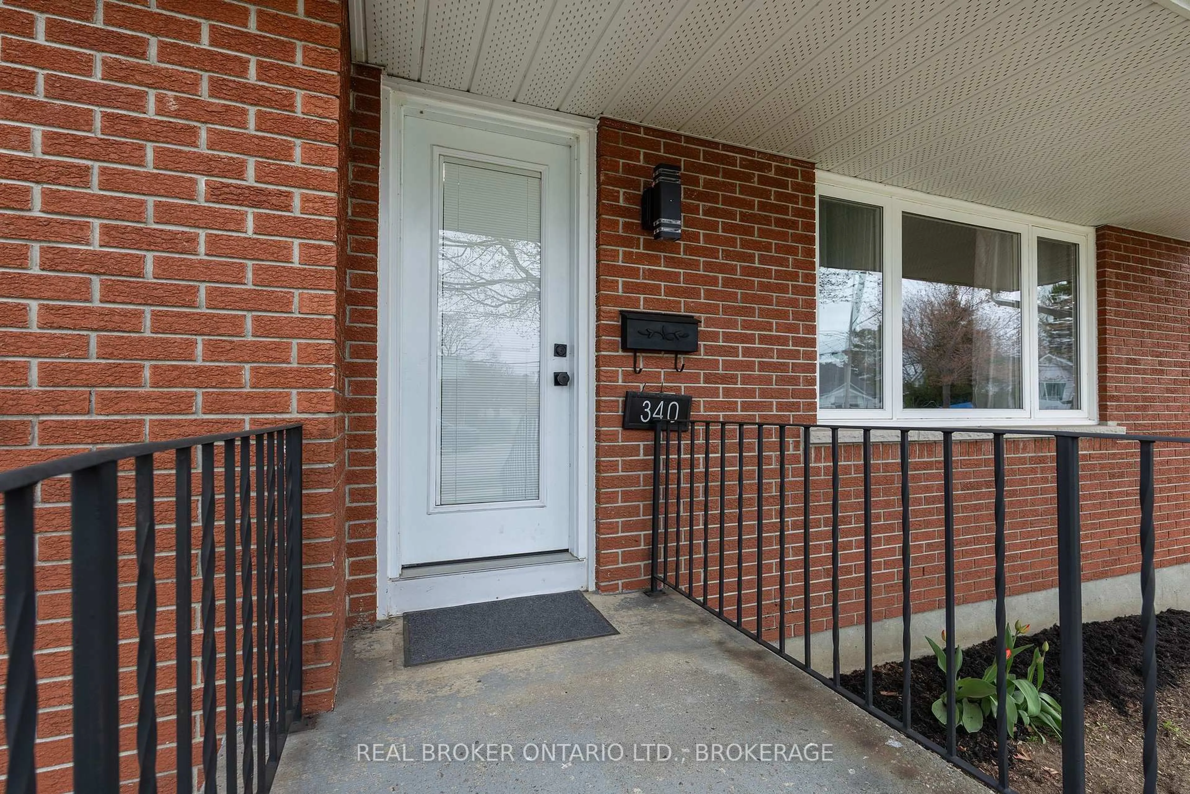 Indoor entryway for 340 River St, Gananoque Ontario K7G 2K2