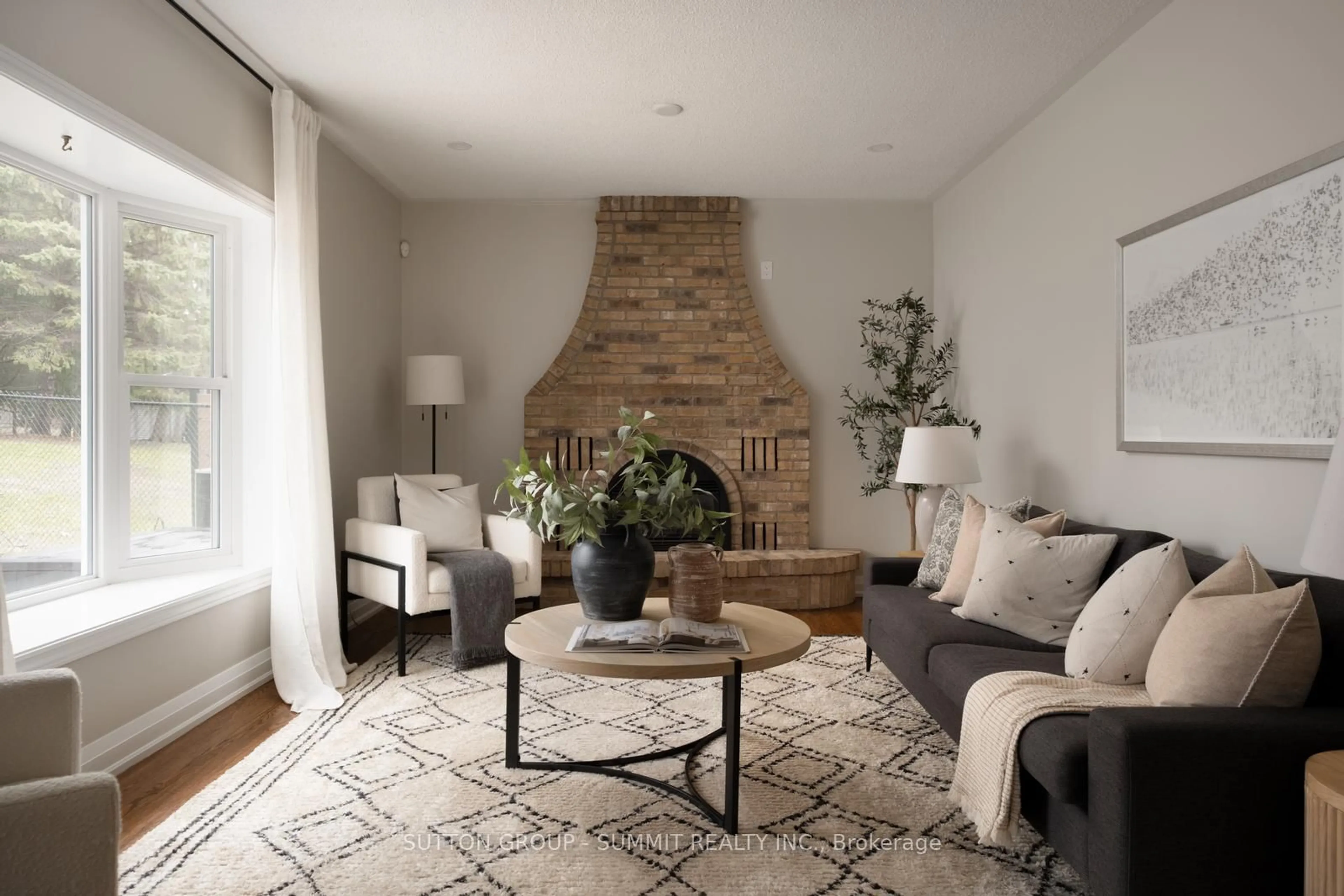 Living room with furniture, unknown for 27 MILLBRIDGE Cres, Pelham Ontario L0S 1E1