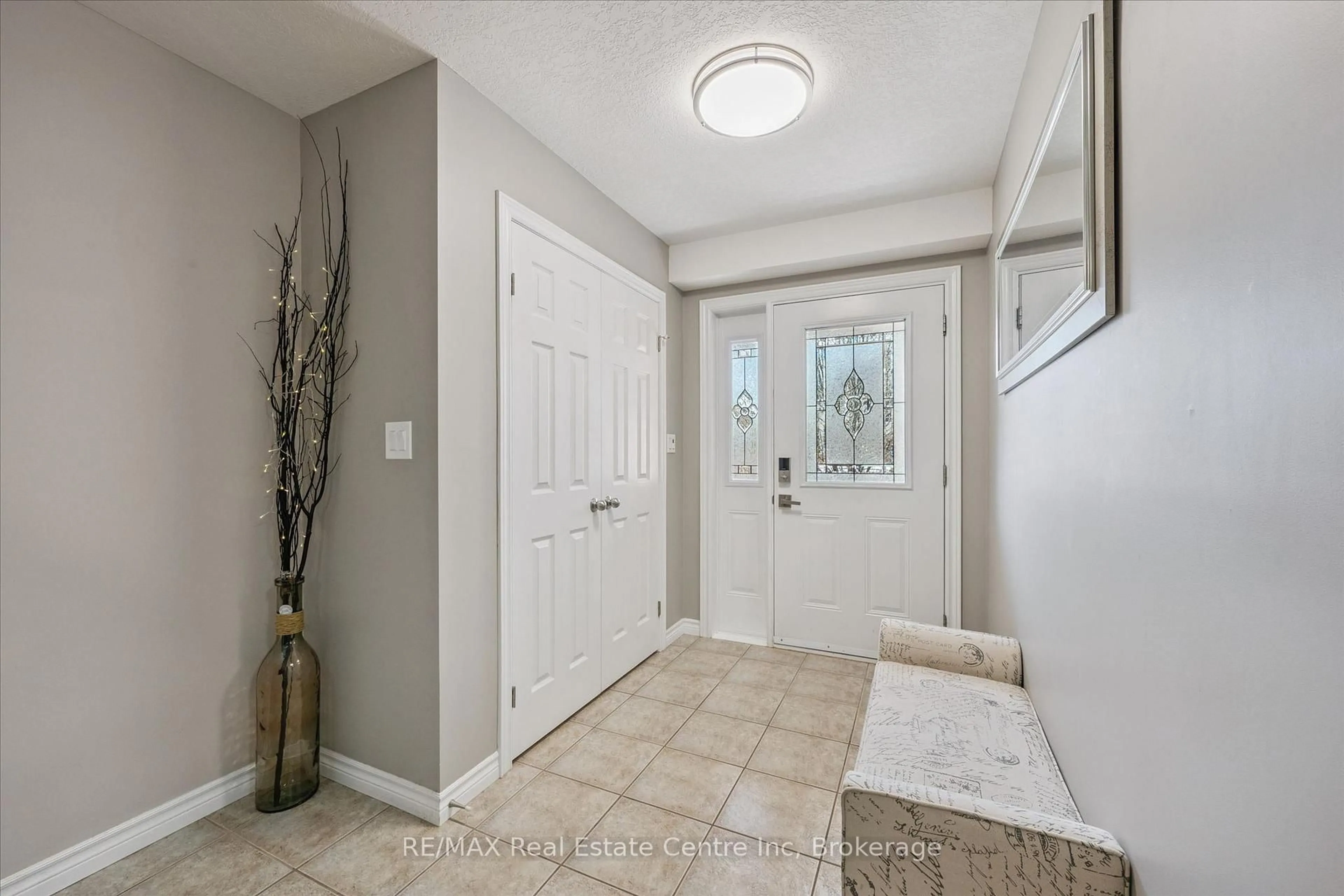Indoor entryway for 58 CLOUGH Cres, Guelph Ontario N1L 0G1