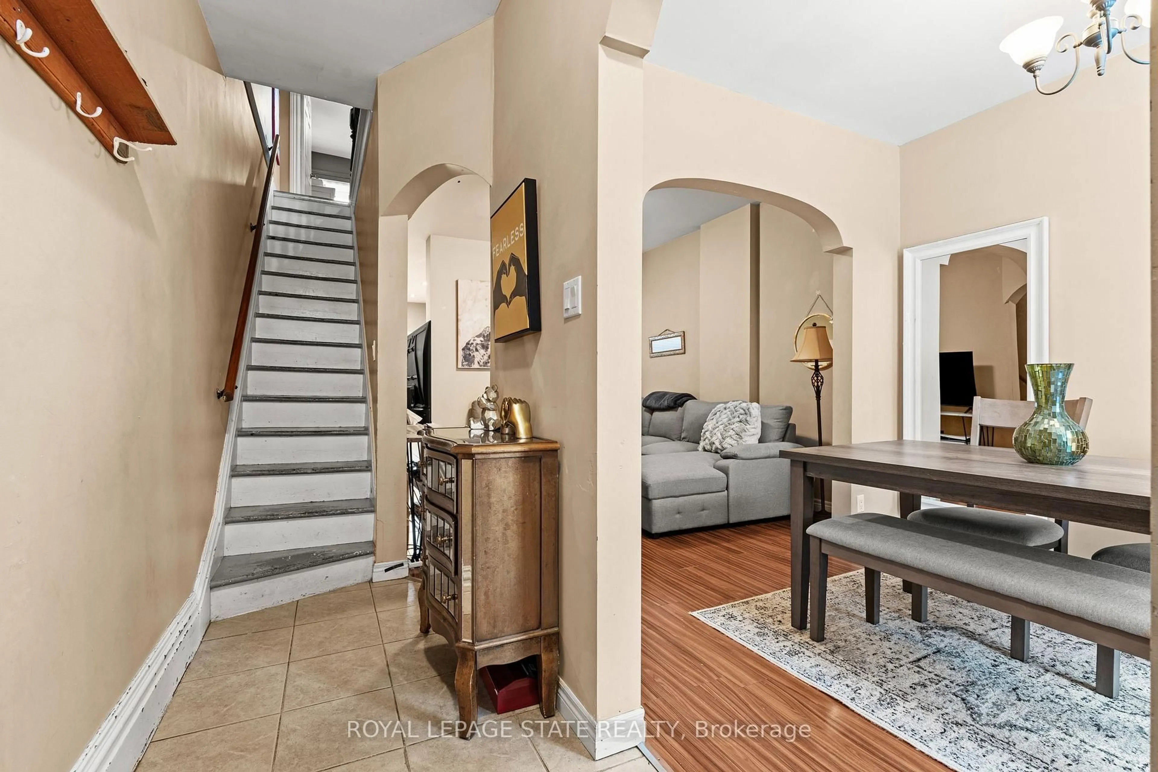 Indoor entryway for 78 Clyde St, Hamilton Ontario L8L 5R4