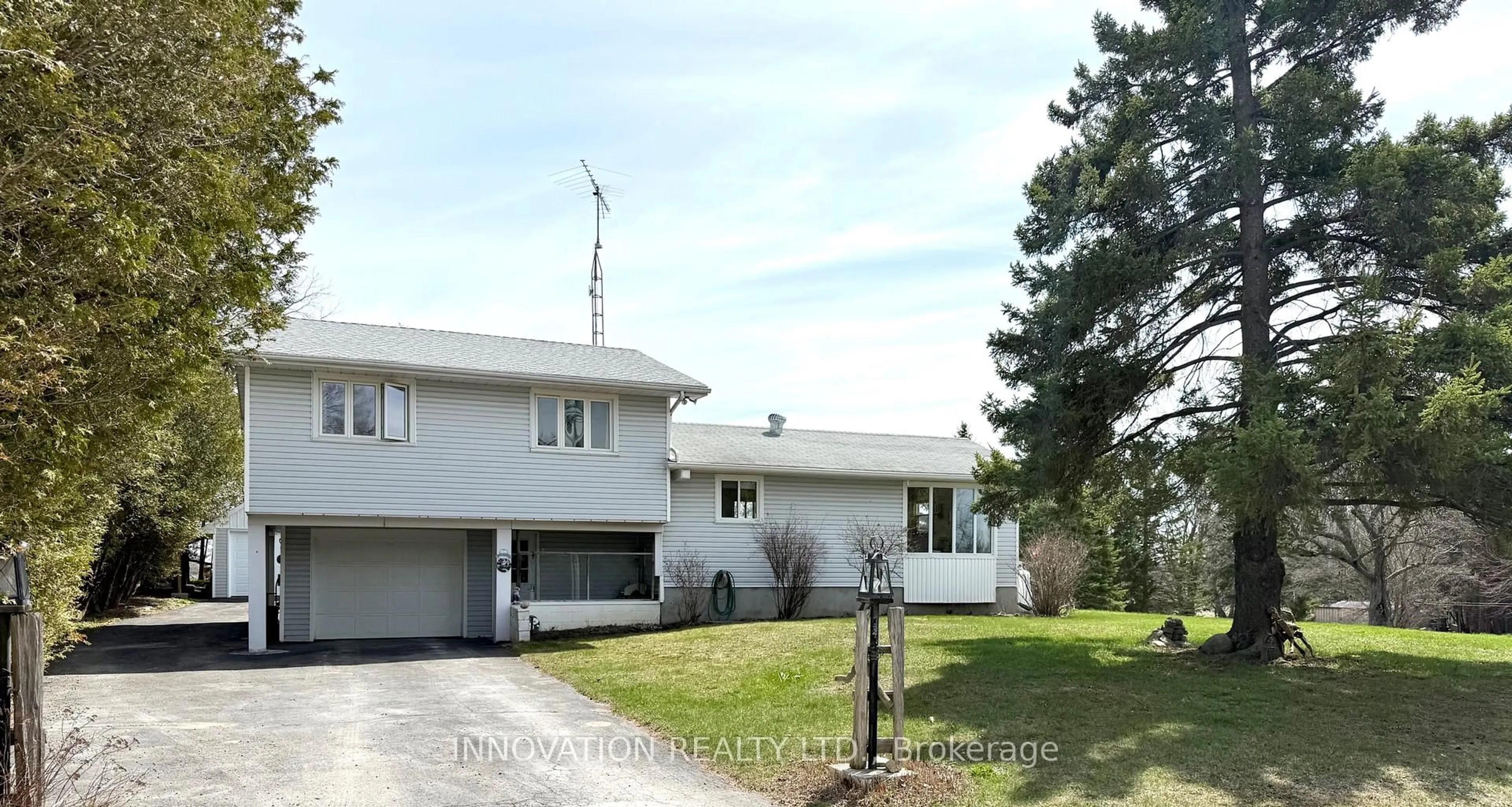 Home with vinyl exterior material, street for 2960 Harbison Rd, Richmond Ontario K0A 2Z0