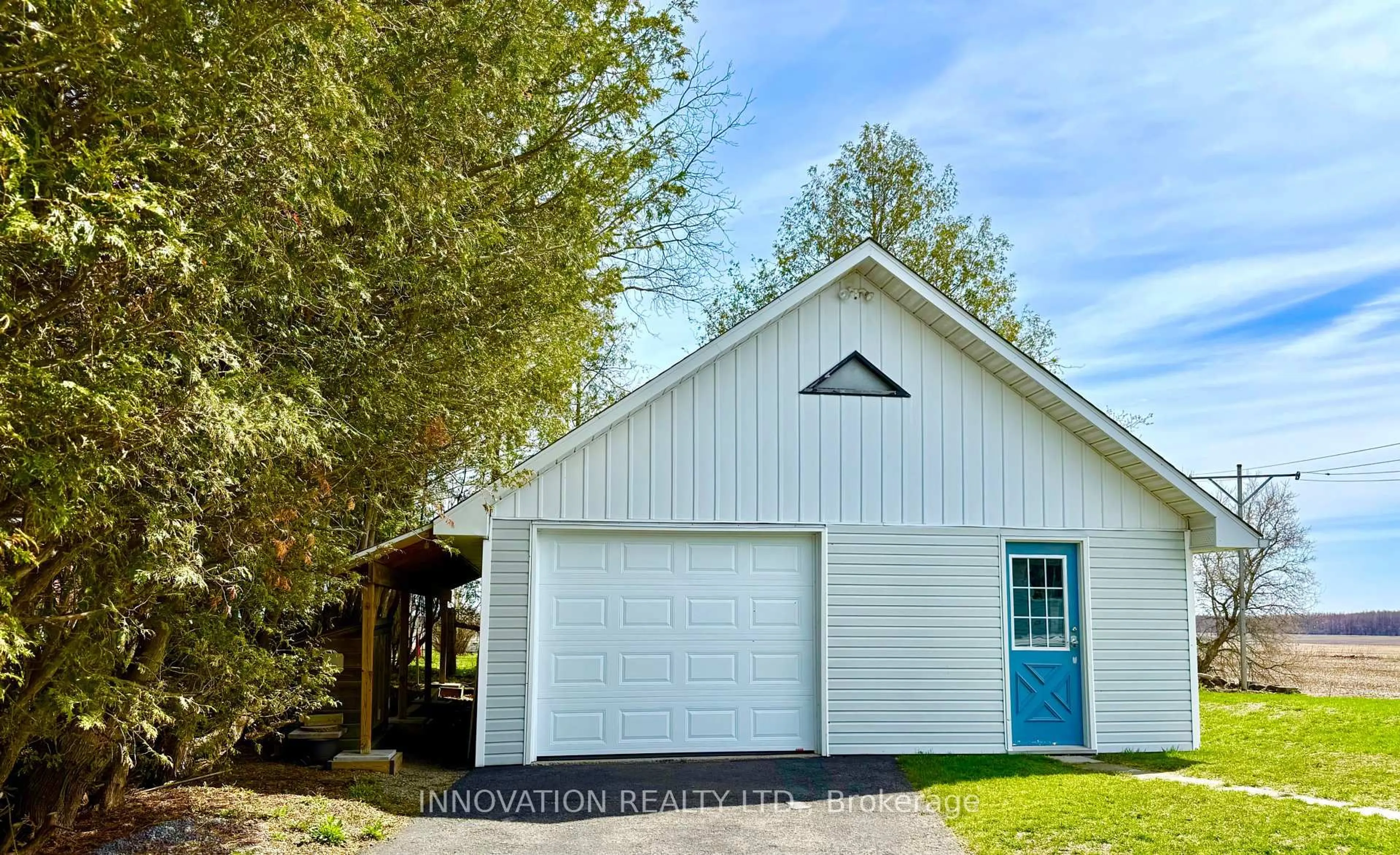 Indoor garage for 2960 Harbison Rd, Richmond Ontario K0A 2Z0
