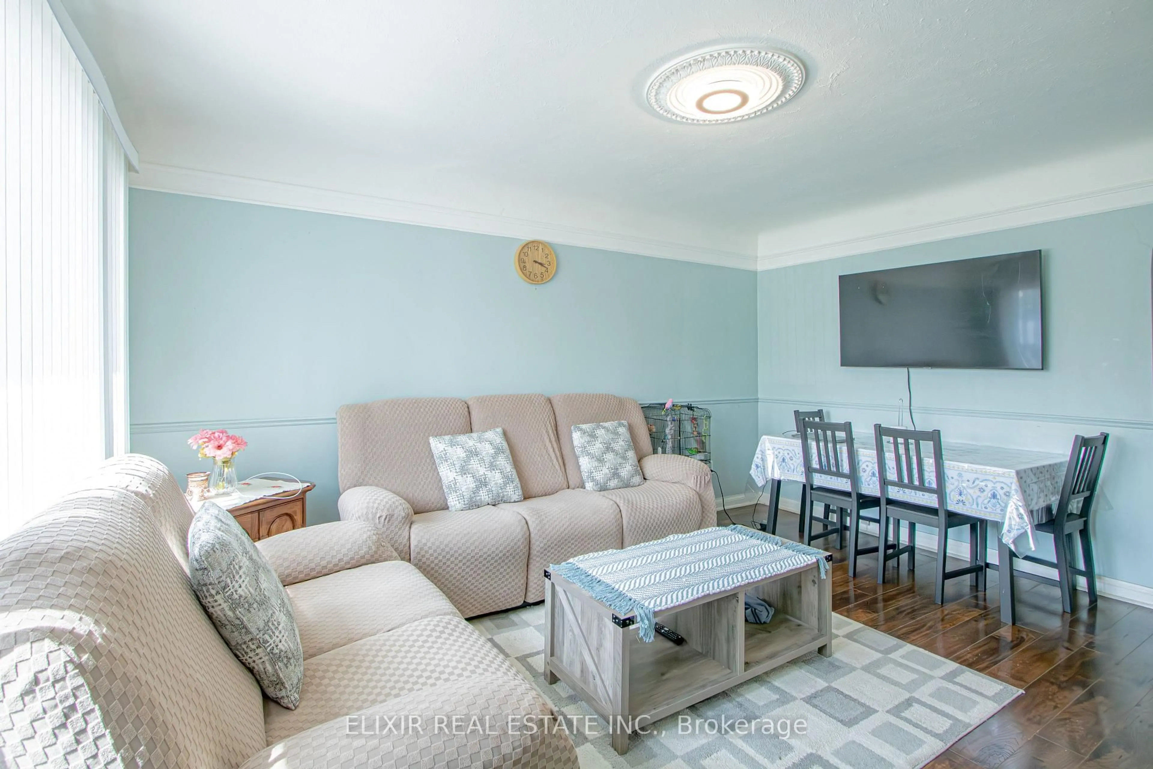 Living room with furniture, unknown for 360 HALE St, London East Ontario N5W 1G4