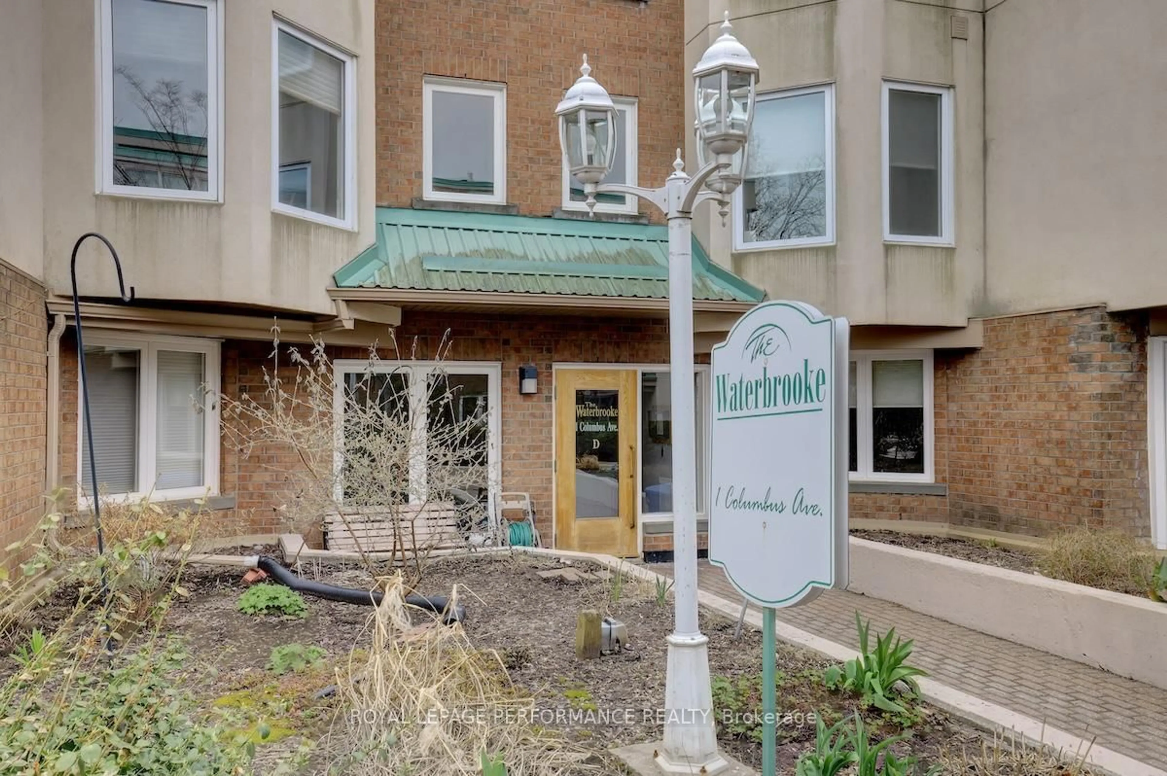 Indoor foyer for 1 Columbus Ave #401D, Ottawa Ontario K1K 4L1