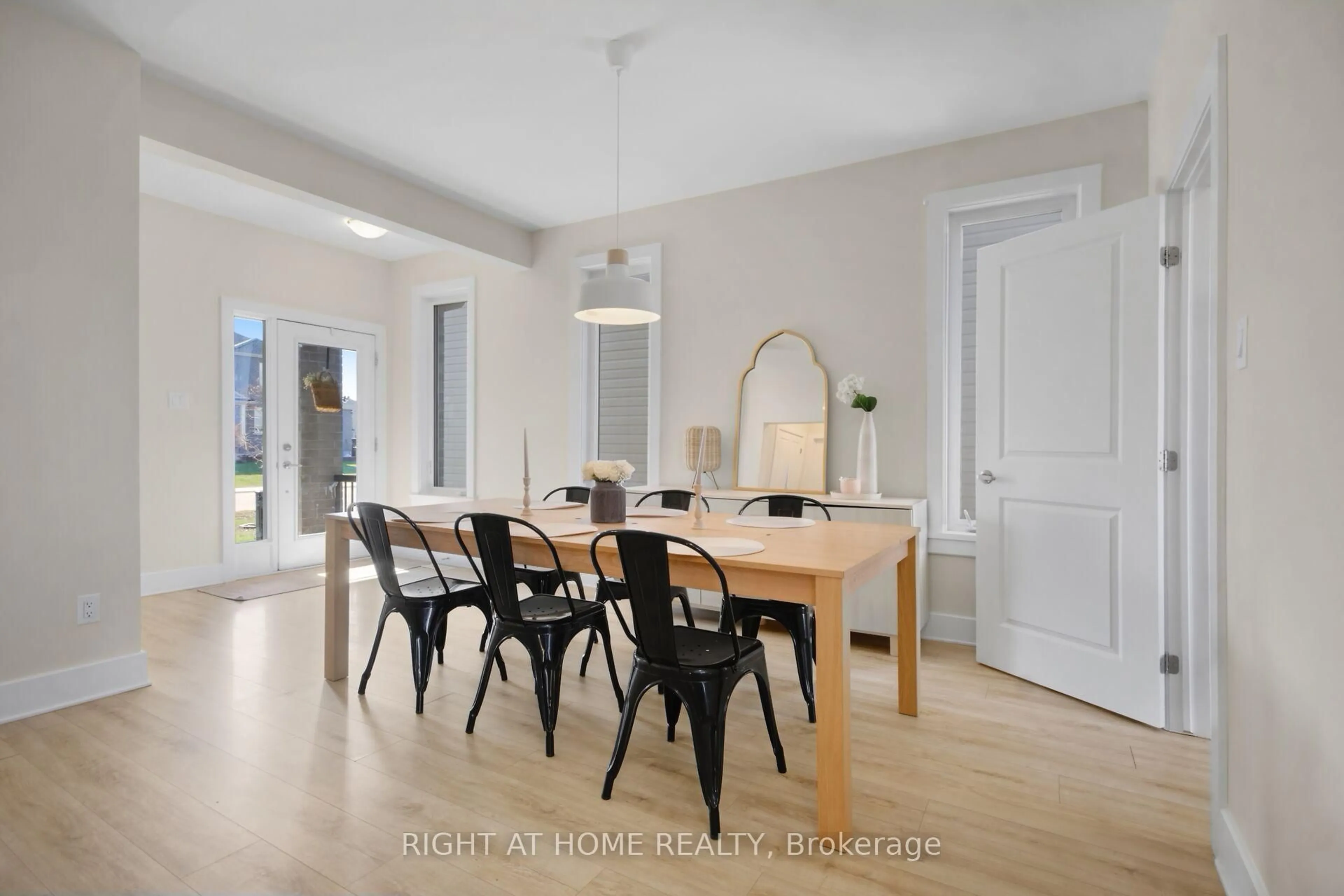 Dining room, wood/laminate floor for 77 Dunlop Rd, Carleton Place Ontario K7C 0L1