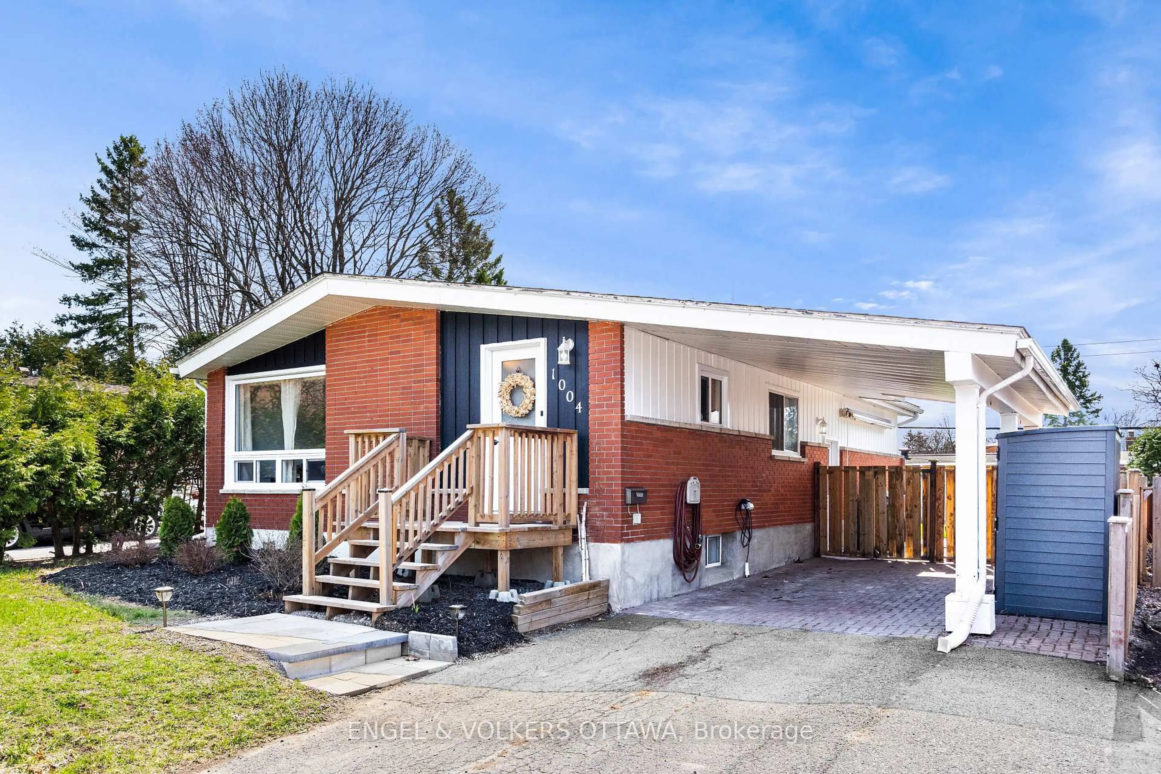 Home with brick exterior material, street for 1004 PLEASANT PARK Rd, Ottawa Ontario K1G 2A1