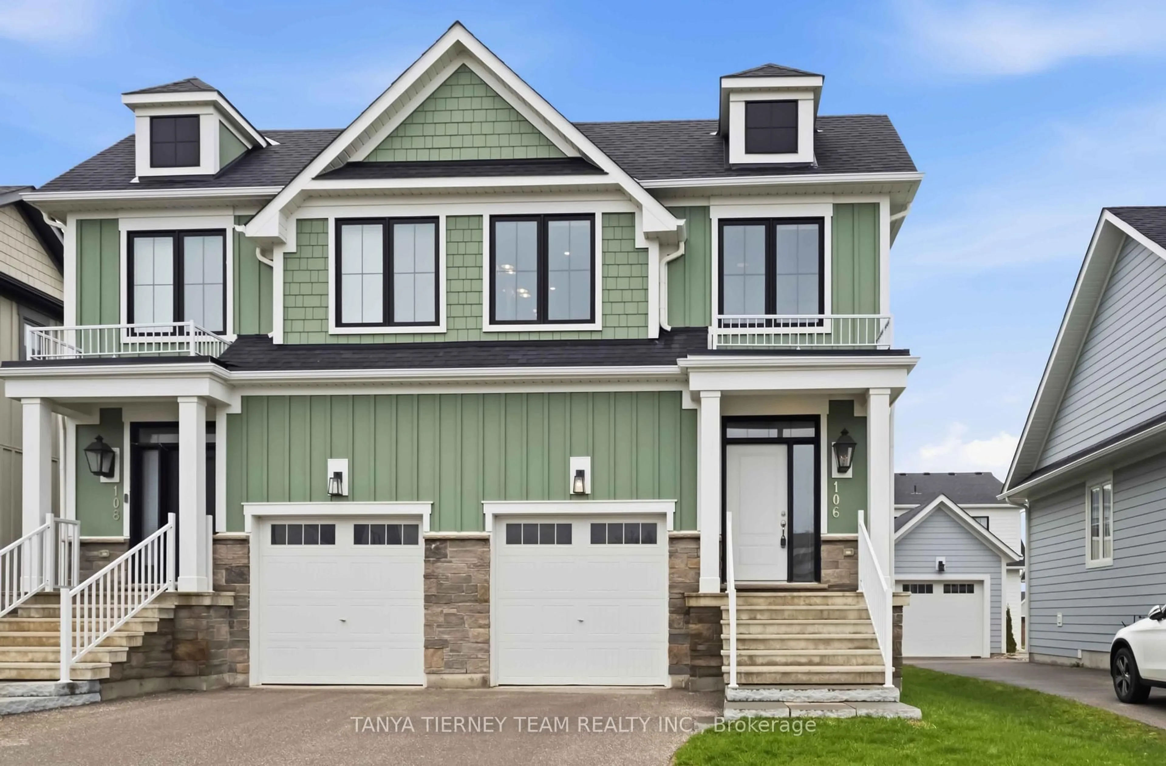 Home with vinyl exterior material, street for 106 Sycamore St, Blue Mountains Ontario L9Y 4E2