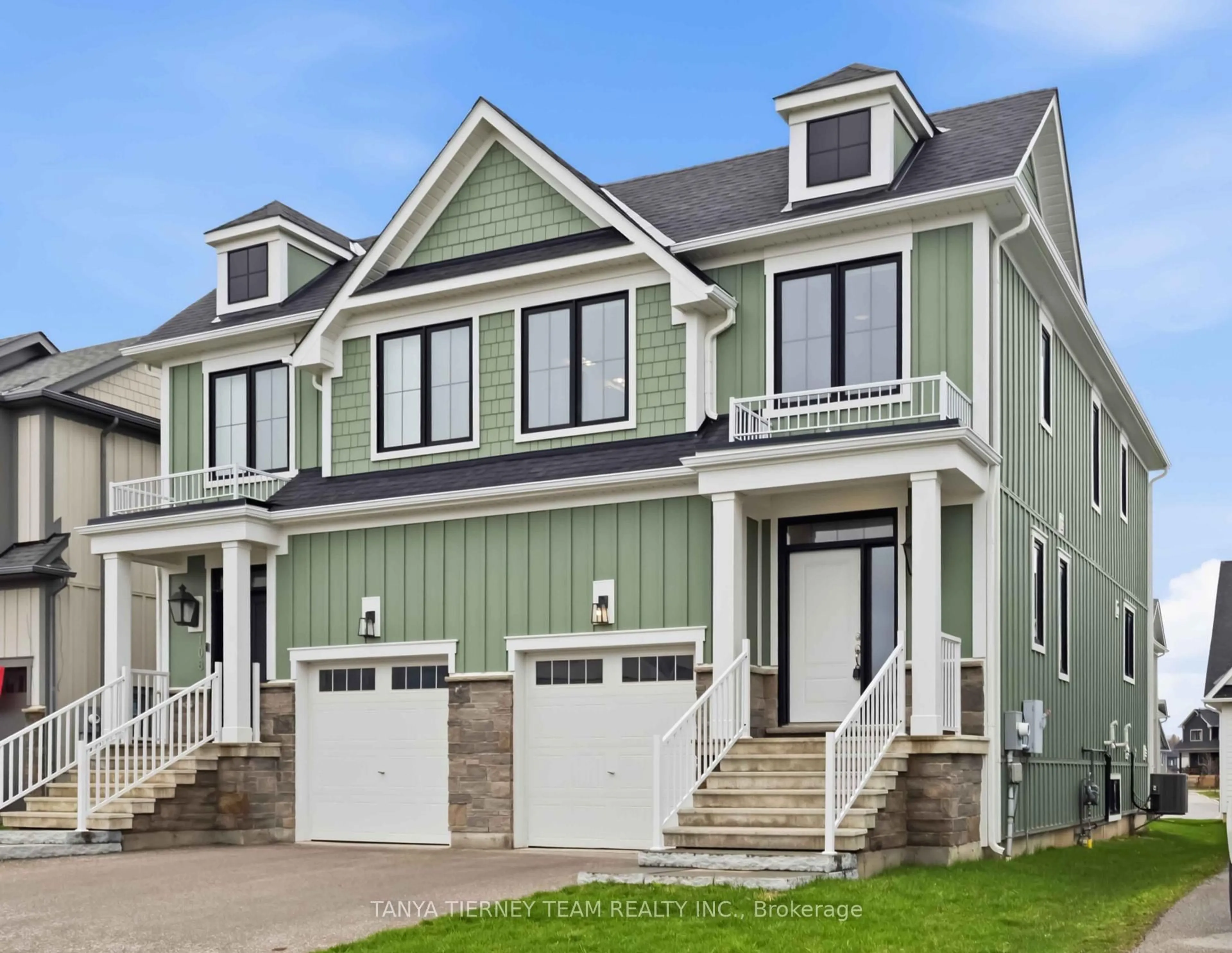 Home with vinyl exterior material, street for 106 Sycamore St, Blue Mountains Ontario L9Y 4E2