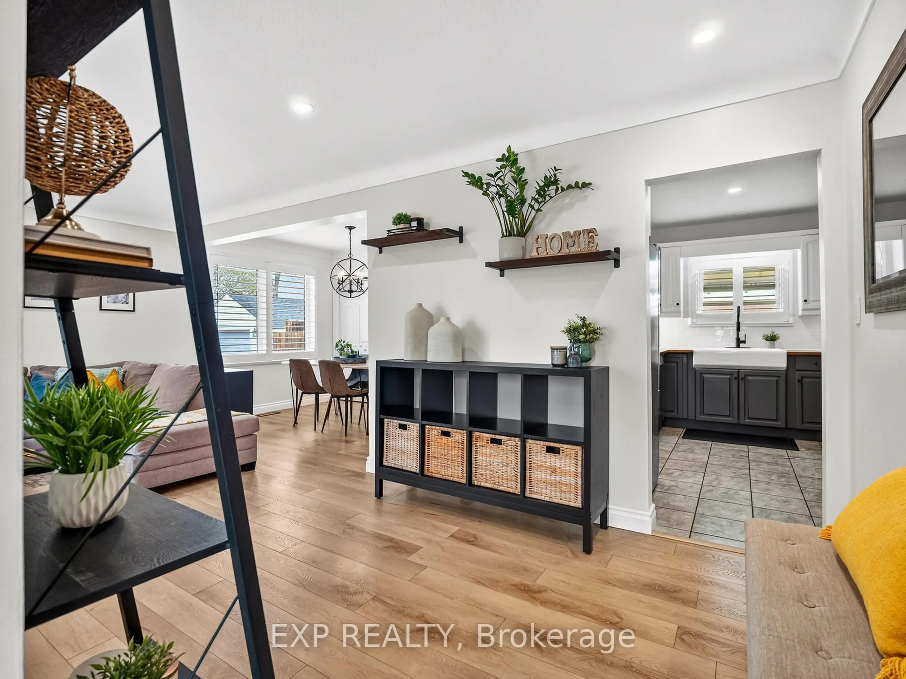 Open concept kitchen, unknown for 5010 David Ave, Niagara Falls Ontario L2E 5C8