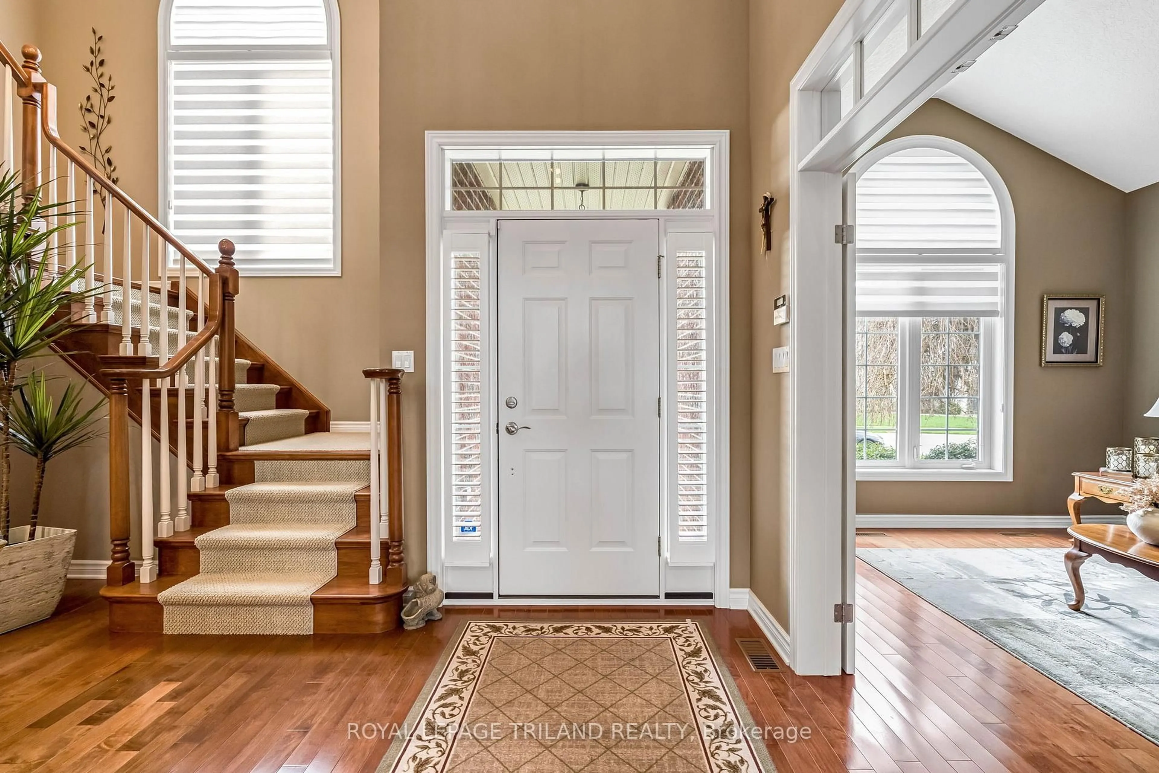 Indoor entryway for 486 Plane Tree Dr, London North Ontario N6G 5L6