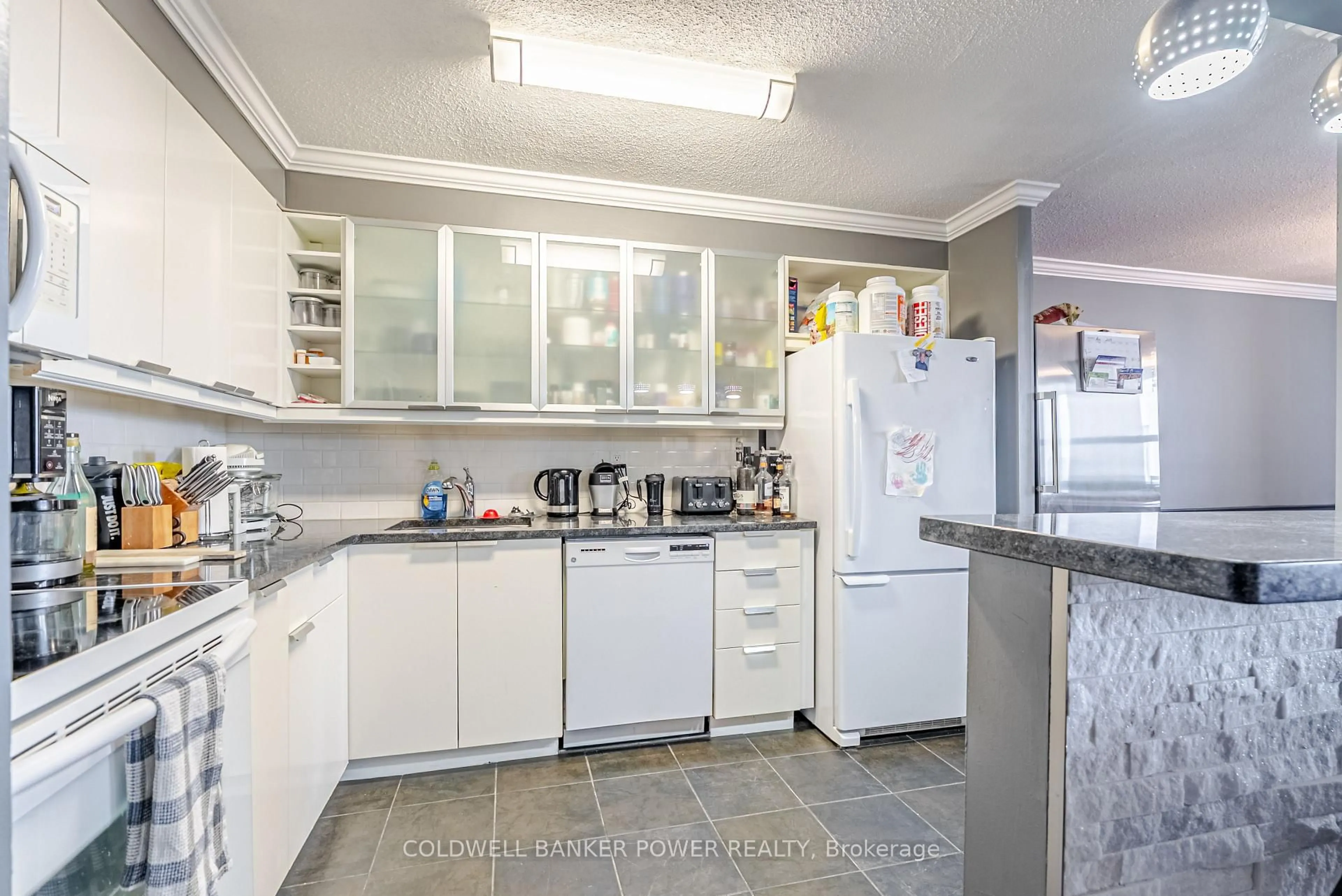 Standard kitchen, unknown for 323 Colborne St #1604, London East Ontario N6B 3N8