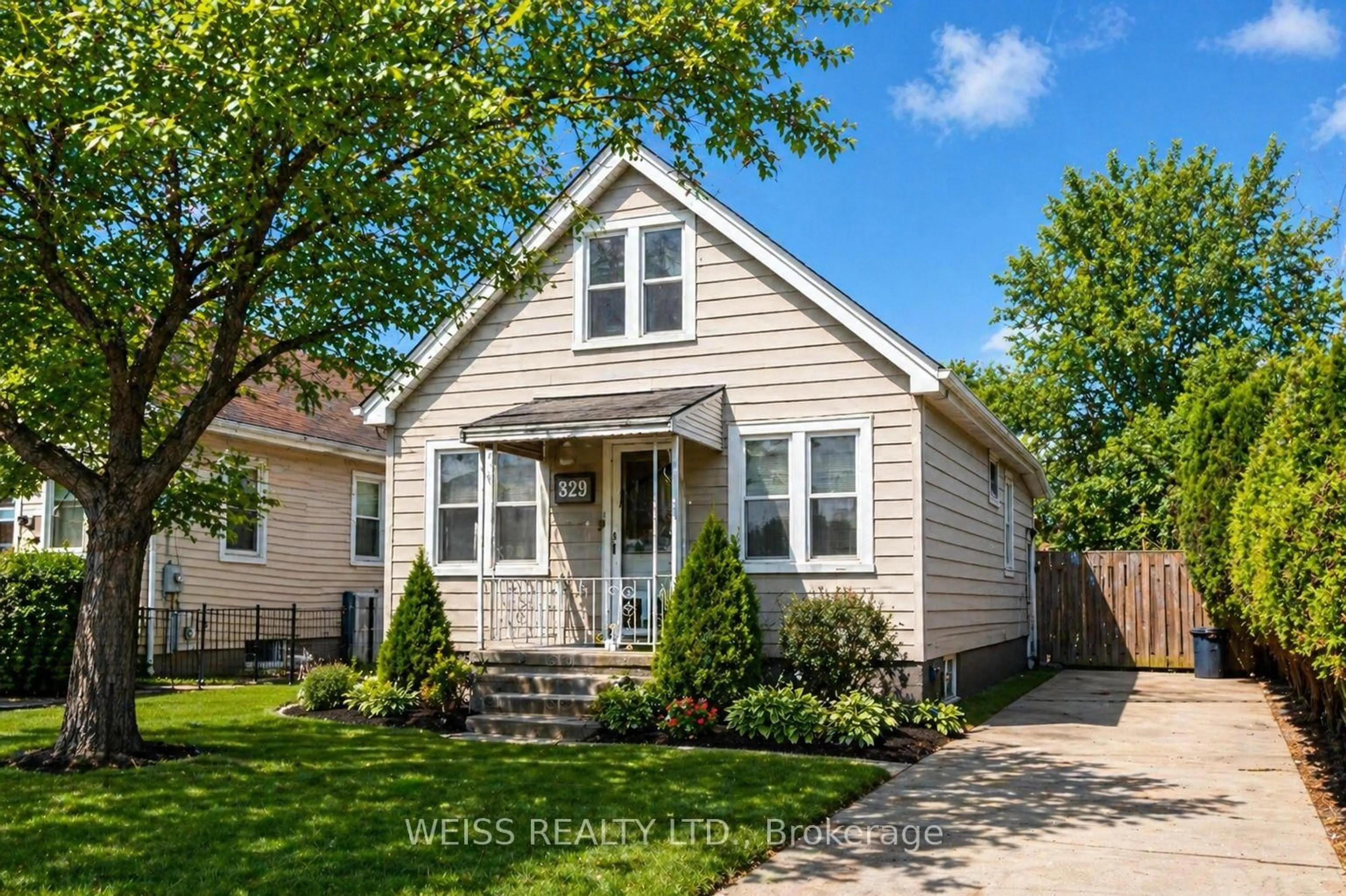 Home with vinyl exterior material, street for 329 Talbot St, Hamilton Ontario L8H 6T2