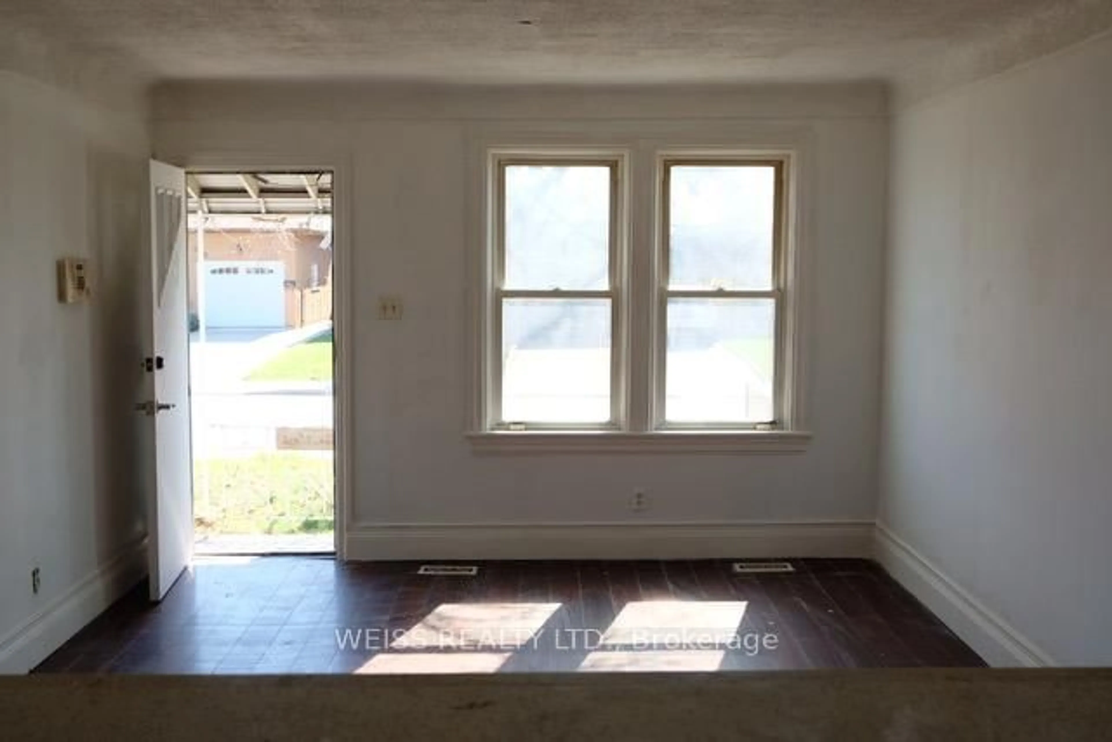 A pic of a room for 329 Talbot St, Hamilton Ontario L8H 6T2