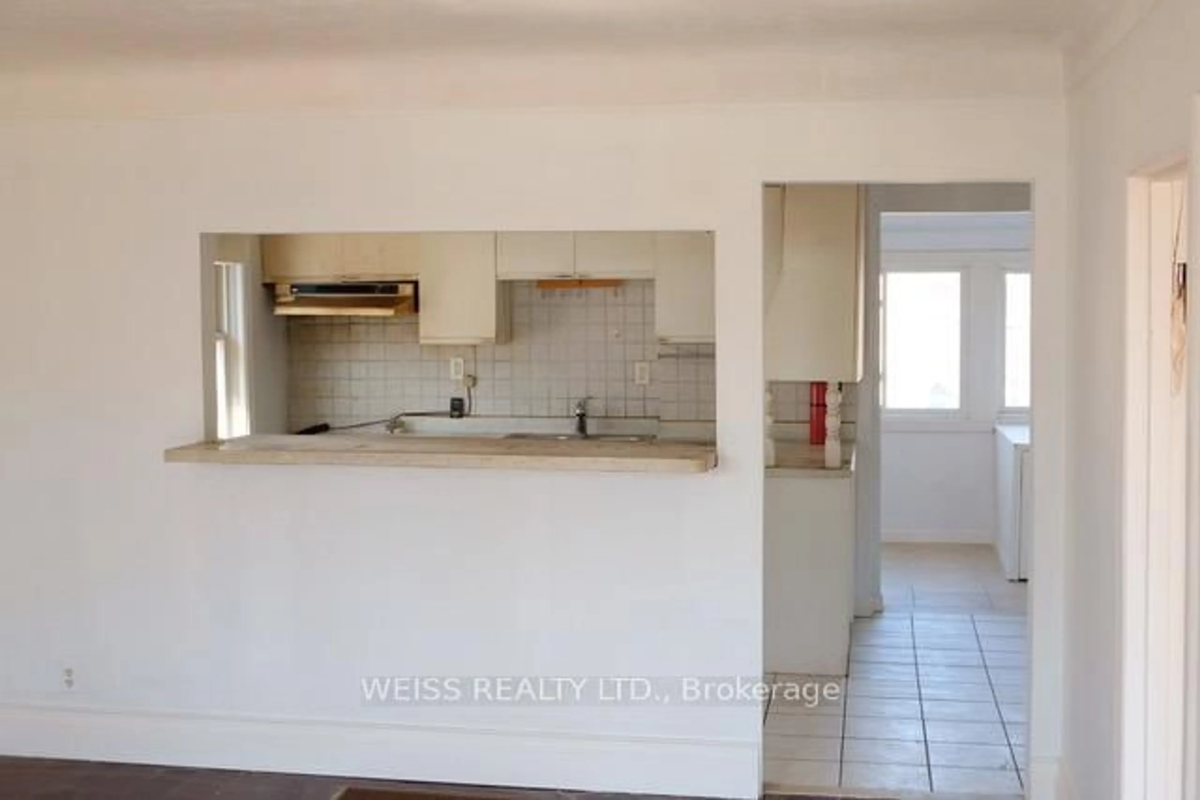 Standard kitchen, unknown for 329 Talbot St, Hamilton Ontario L8H 6T2