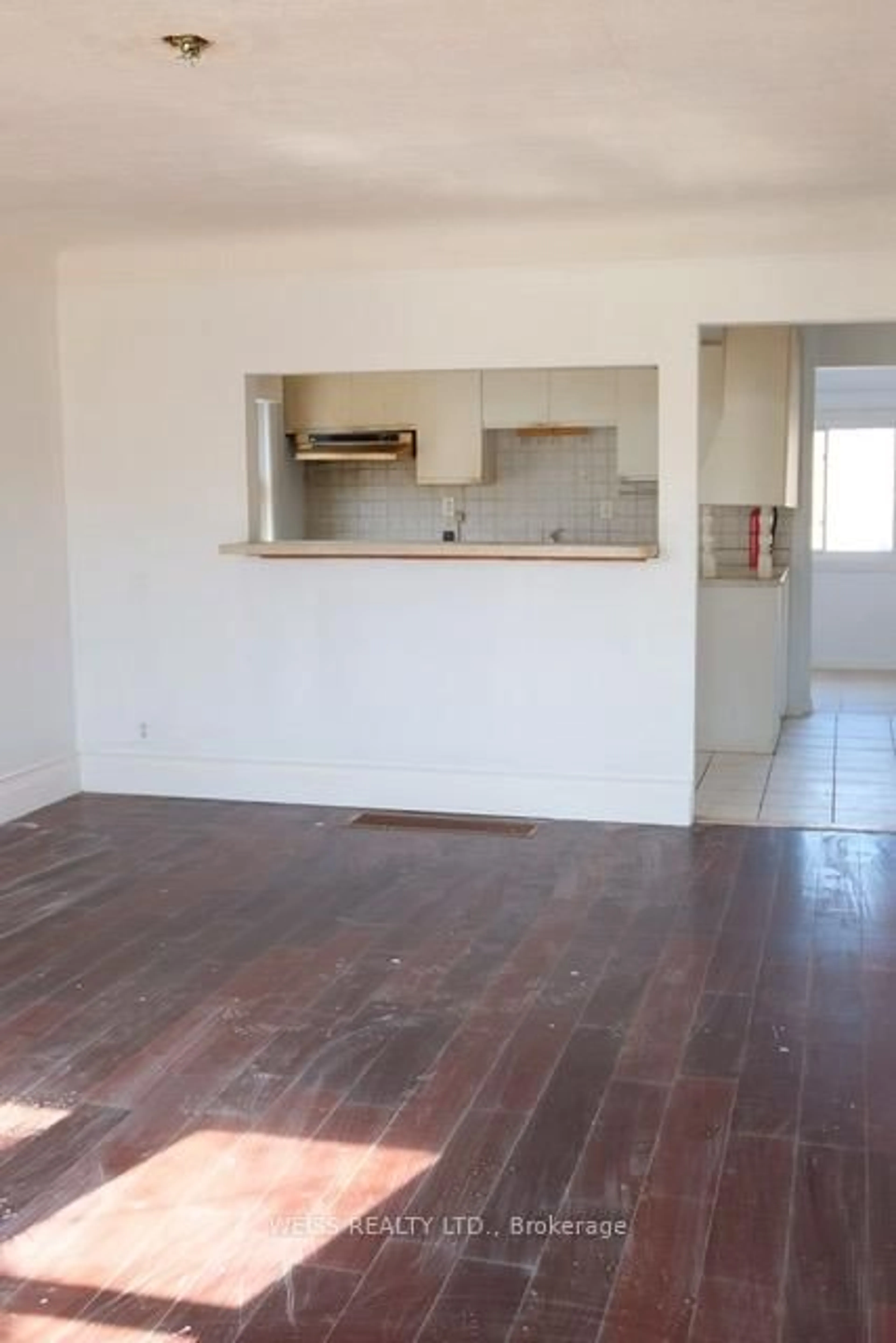 A pic of a room for 329 Talbot St, Hamilton Ontario L8H 6T2