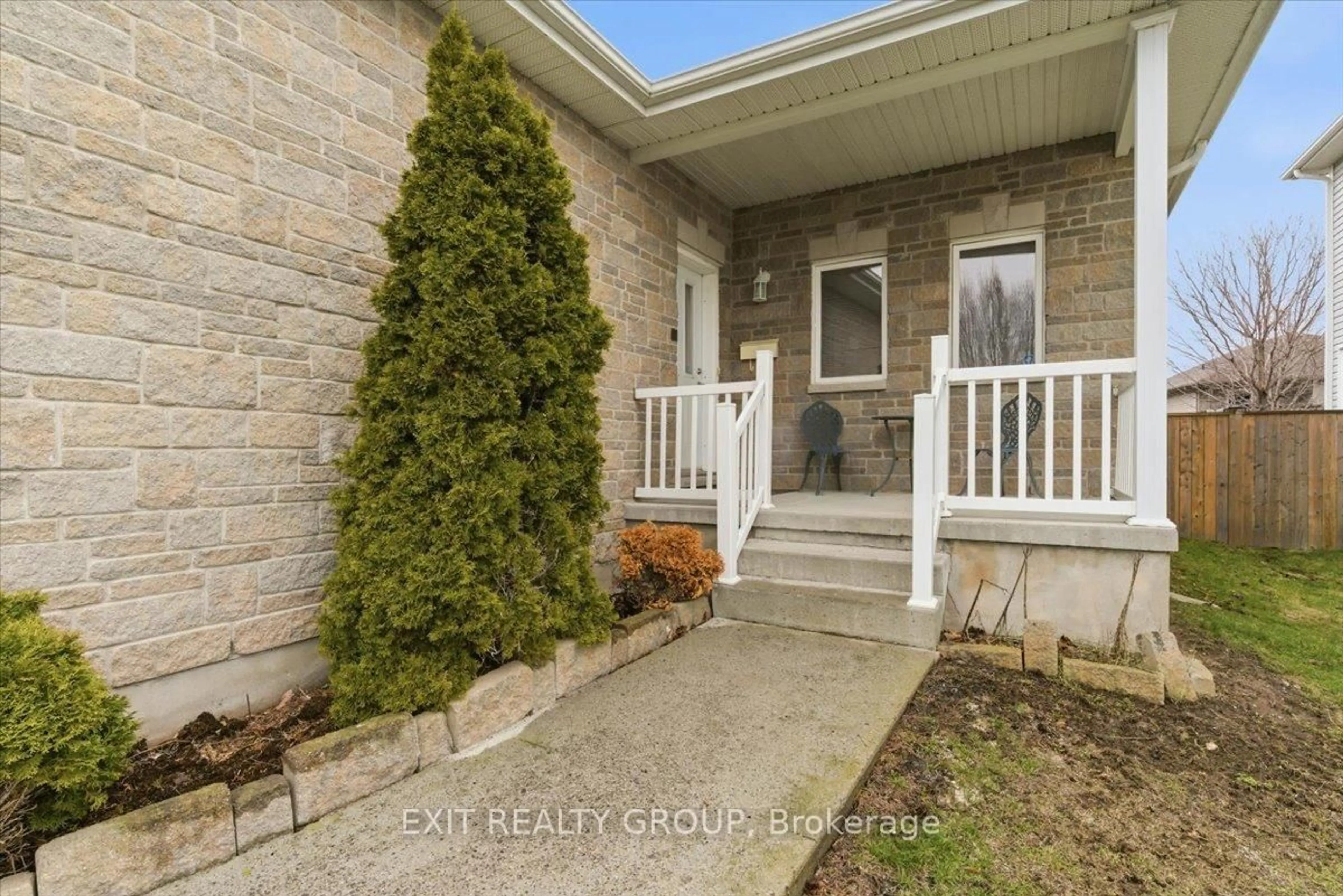 Indoor entryway for 173 Kildare Ave, Loyalist Ontario K7N 1Y6