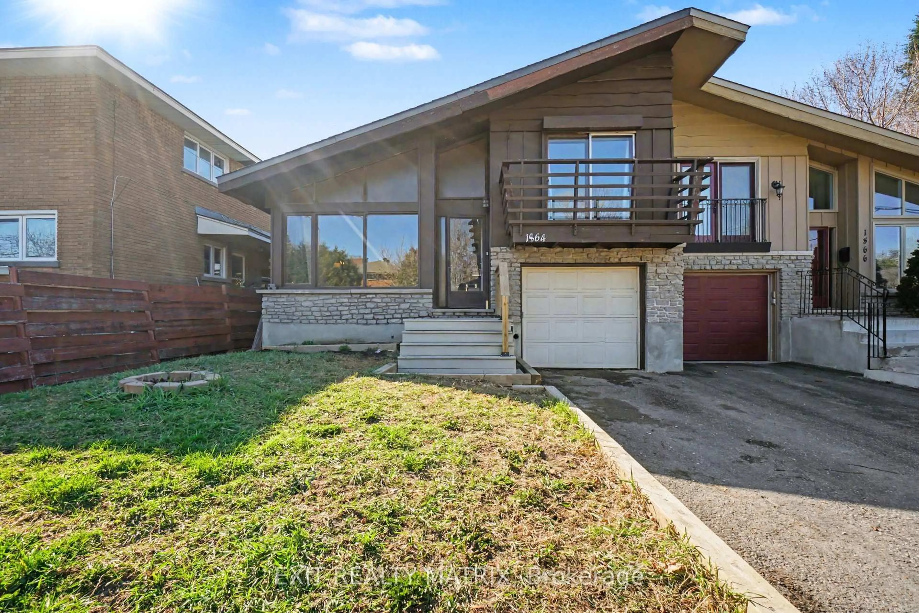 Unknown for 1864 Lenester Ave, Ottawa Ontario K2A 3W8