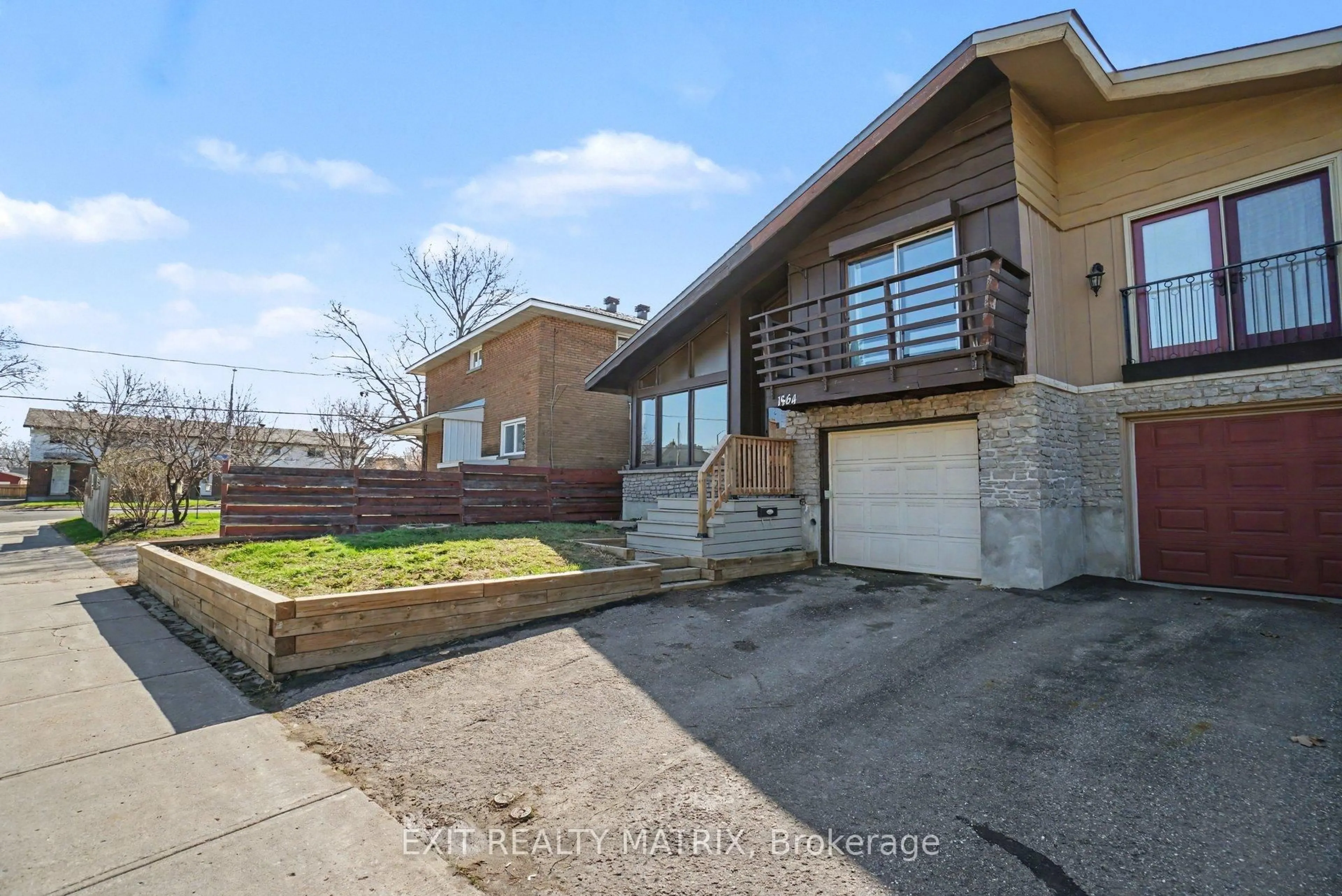 A pic from outside/outdoor area/front of a property/back of a property/a pic from drone, street for 1864 Lenester Ave, Ottawa Ontario K2A 3W8