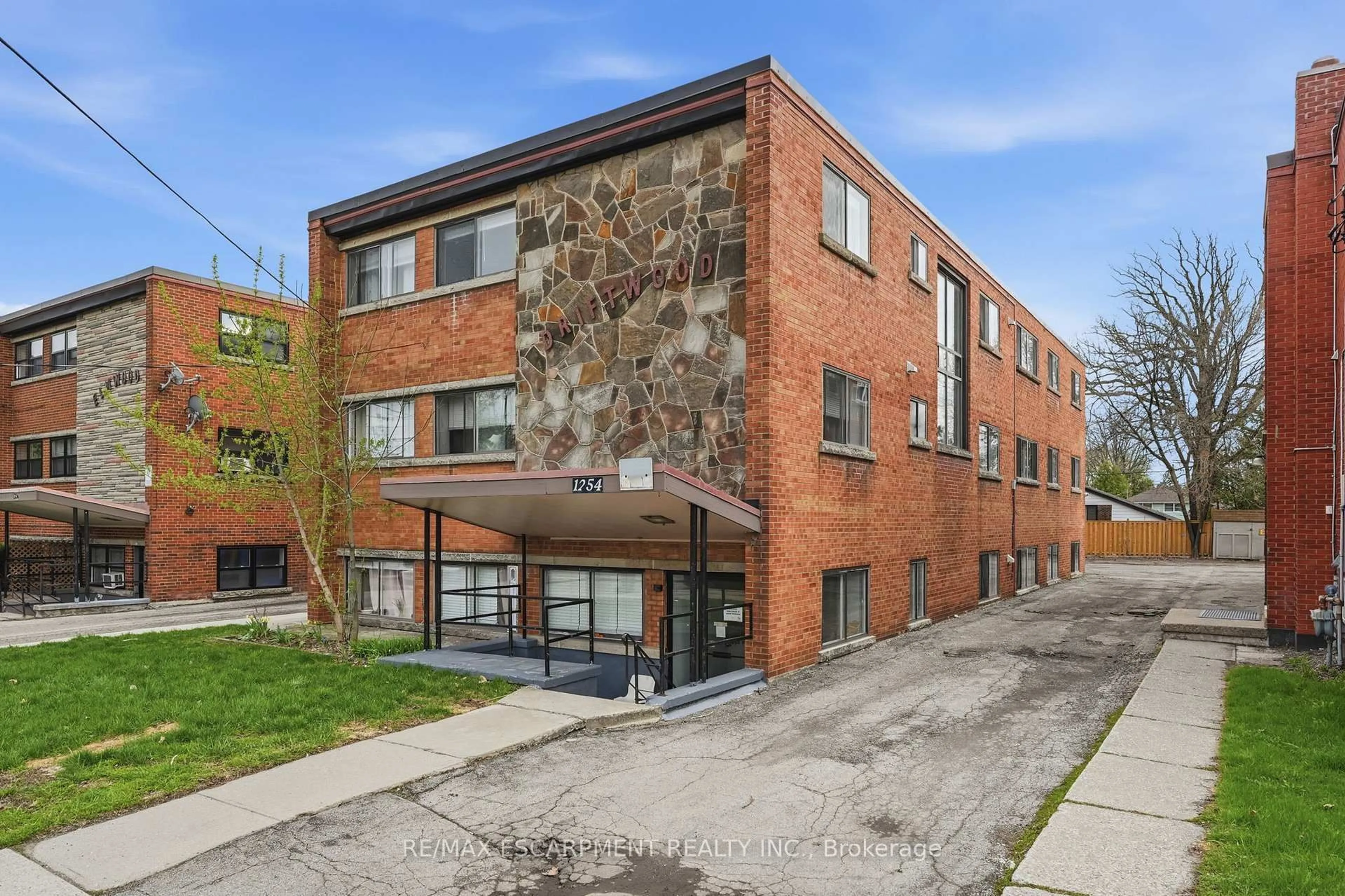 Home with brick exterior material, building for 1254 Fennell Ave, Hamilton Ontario L8T 1T4