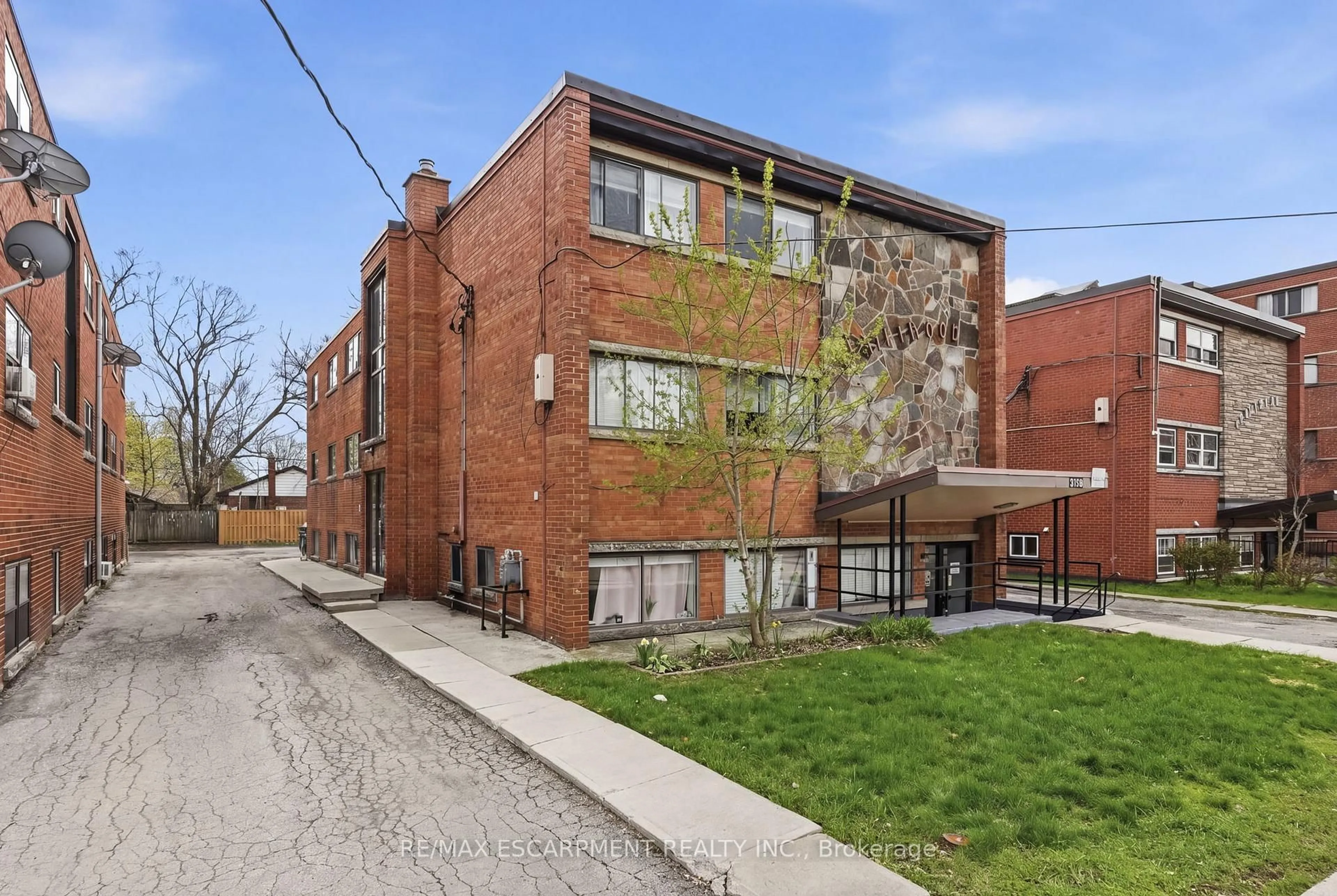 Home with brick exterior material, street for 1254 Fennell Ave, Hamilton Ontario L8T 1T4