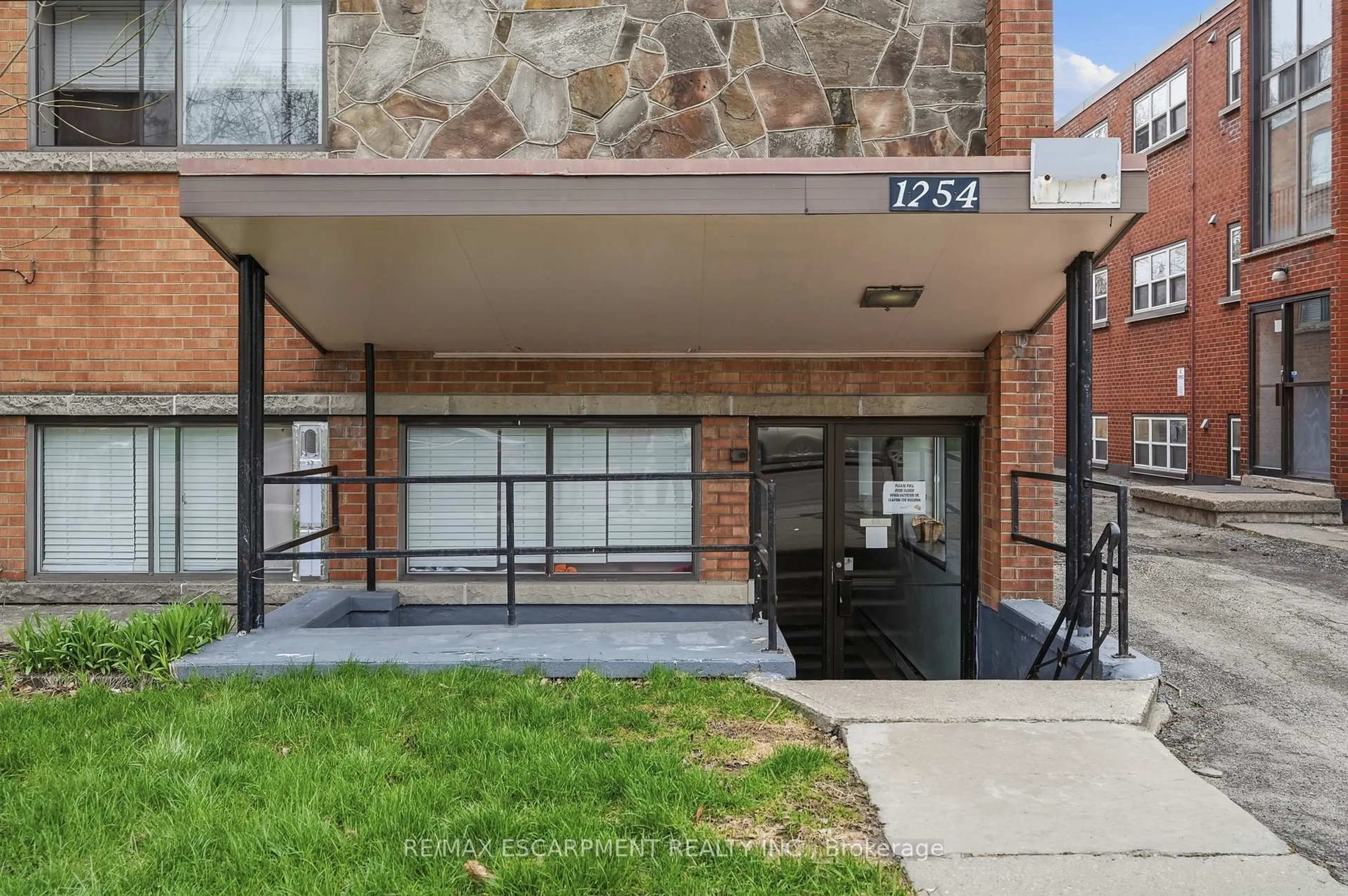 Unknown for 1254 Fennell Ave, Hamilton Ontario L8T 1T4