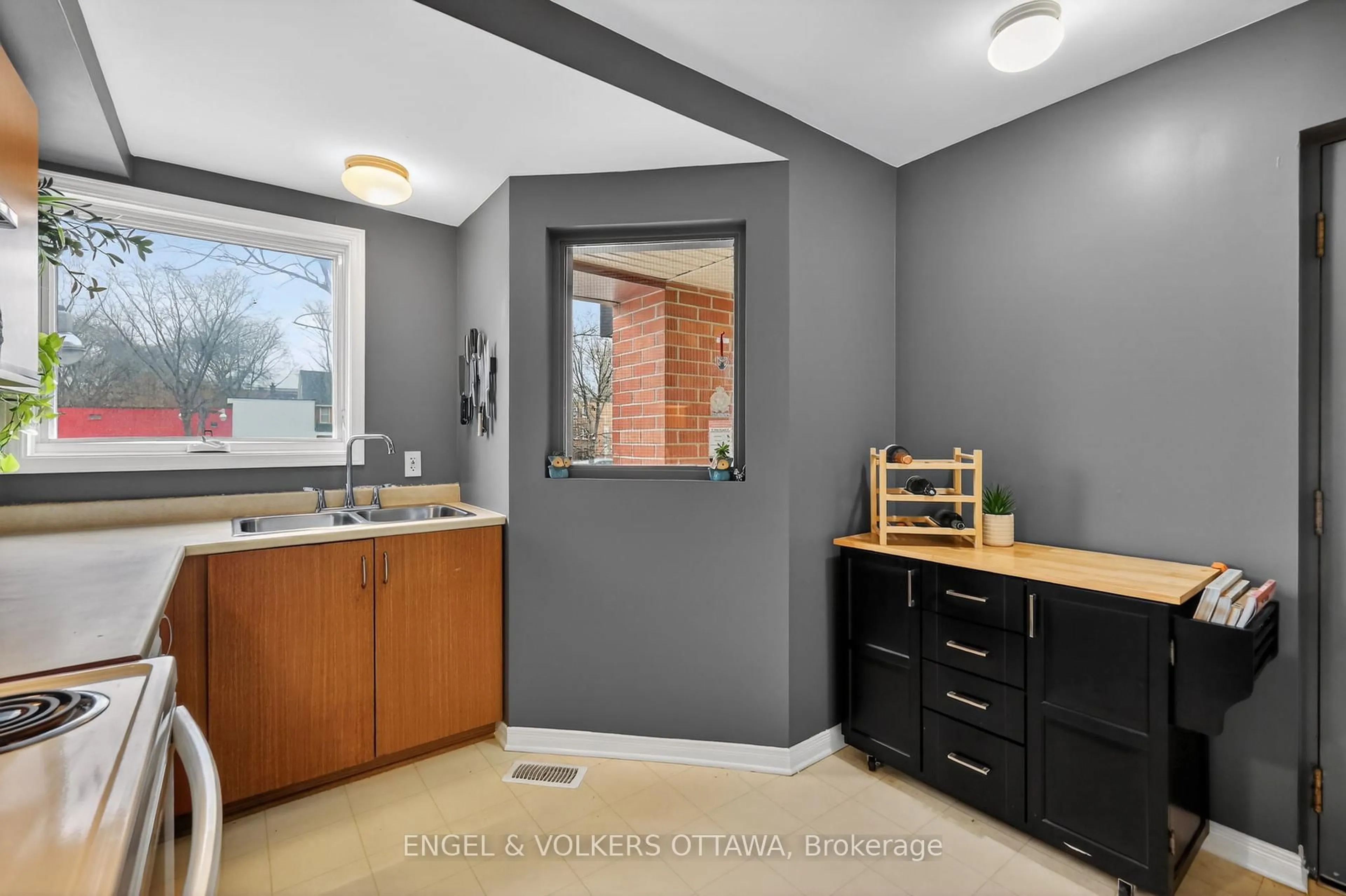 Unknown for 272 KING EDWARD Ave, Ottawa Ontario K1N 7M1