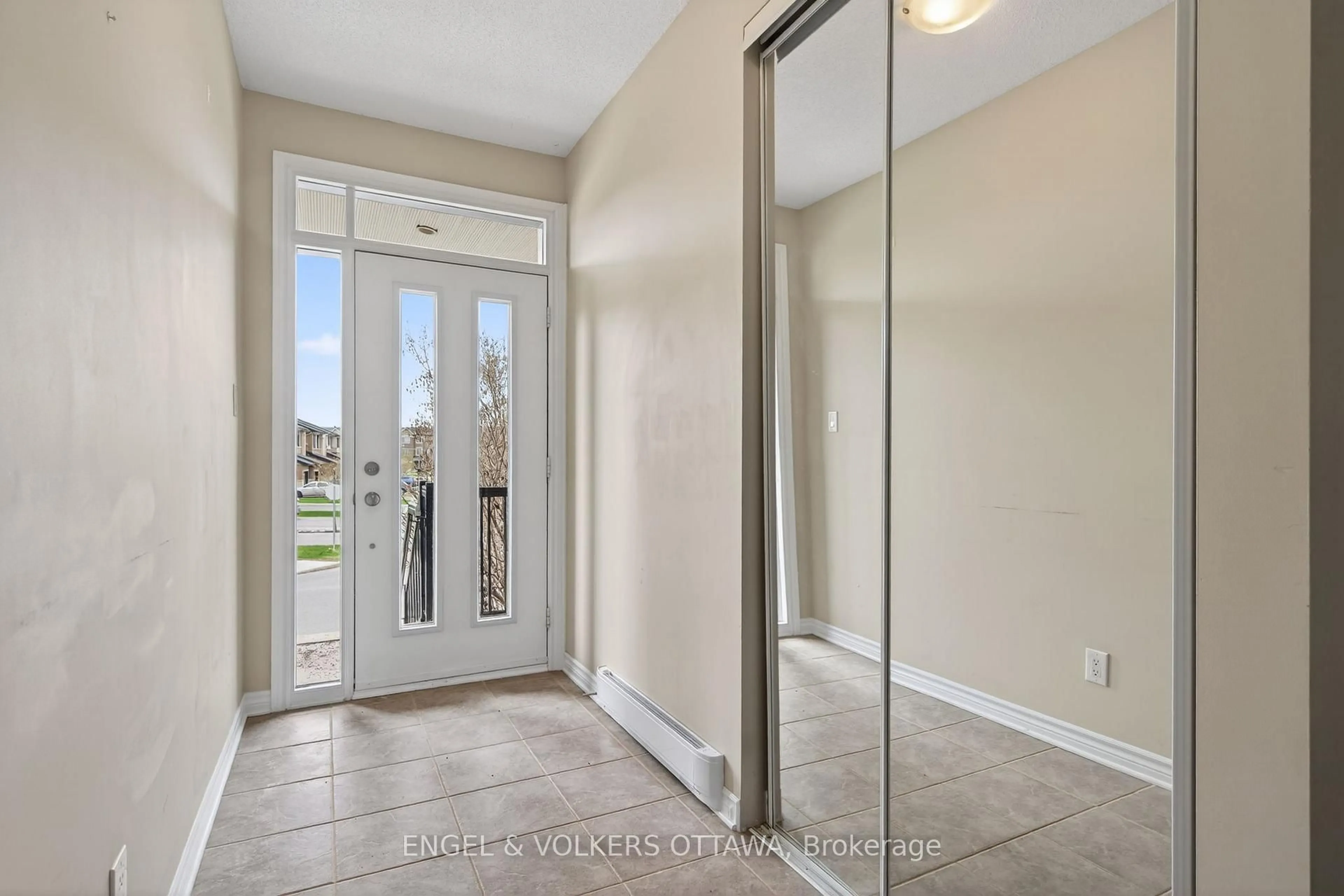 Indoor entryway for 119 Poplin St #52, Ottawa Ontario K4M 0G7