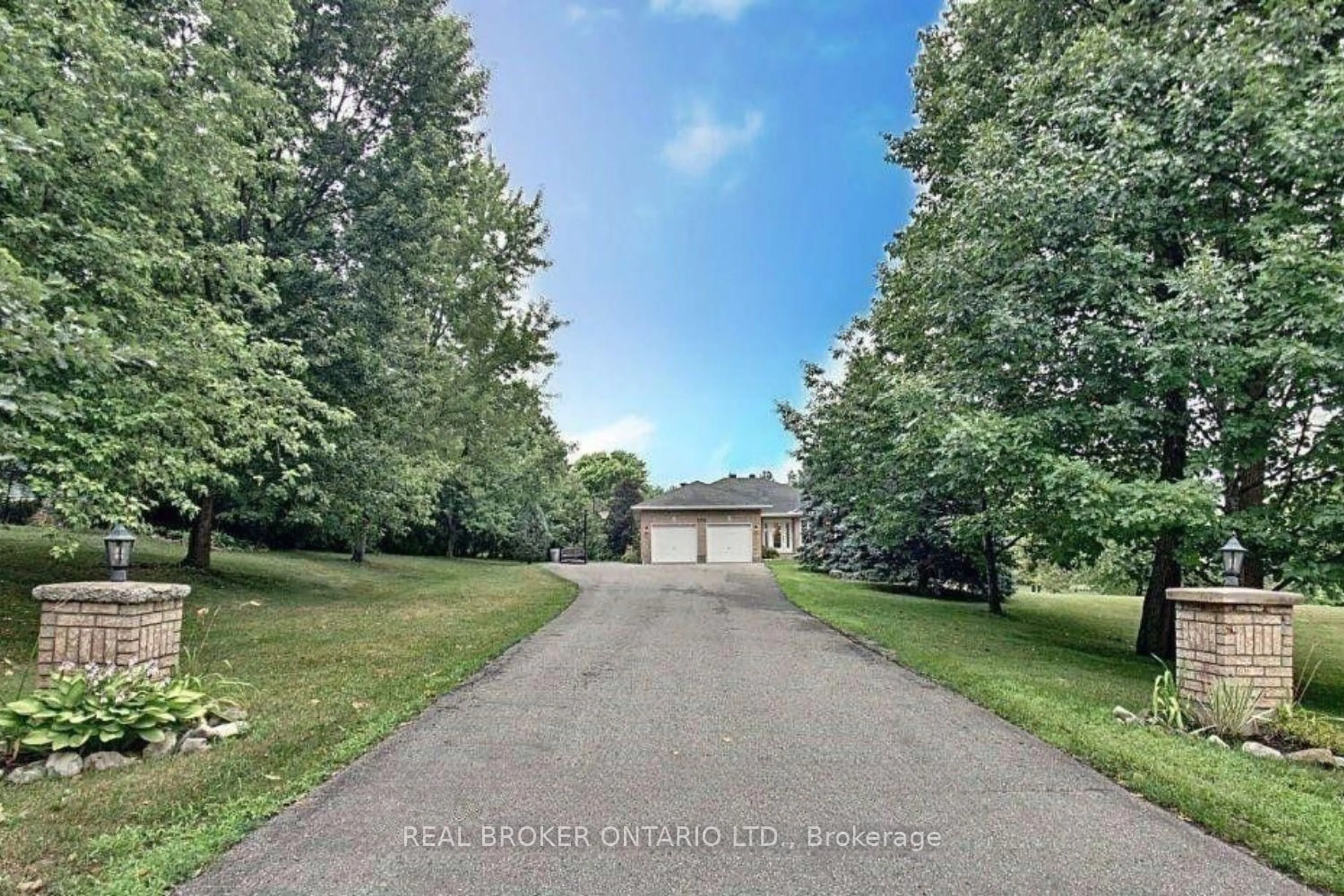 A pic from outside/outdoor area/front of a property/back of a property/a pic from drone, water/lake/river/ocean view for 1391 Sutherland Dr, Manotick Ontario K4M 1B3