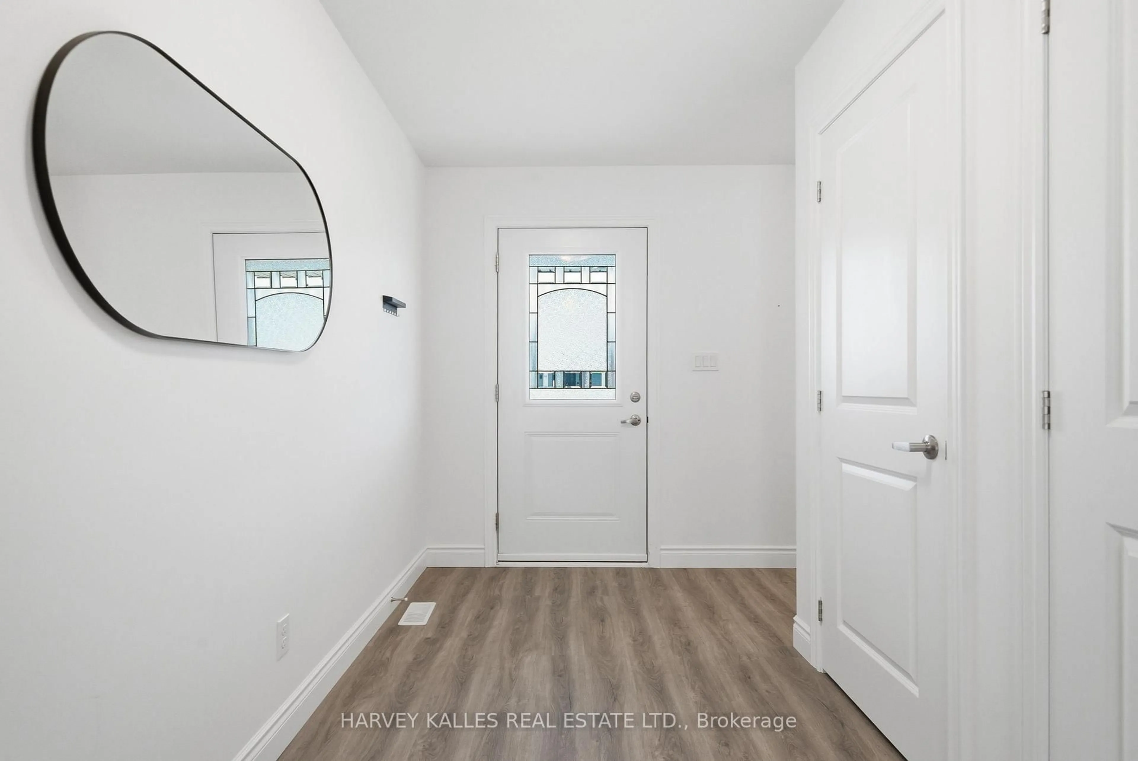 Indoor entryway for 125 Farrington Cres, Prince Edward County Ontario K0K 2T0