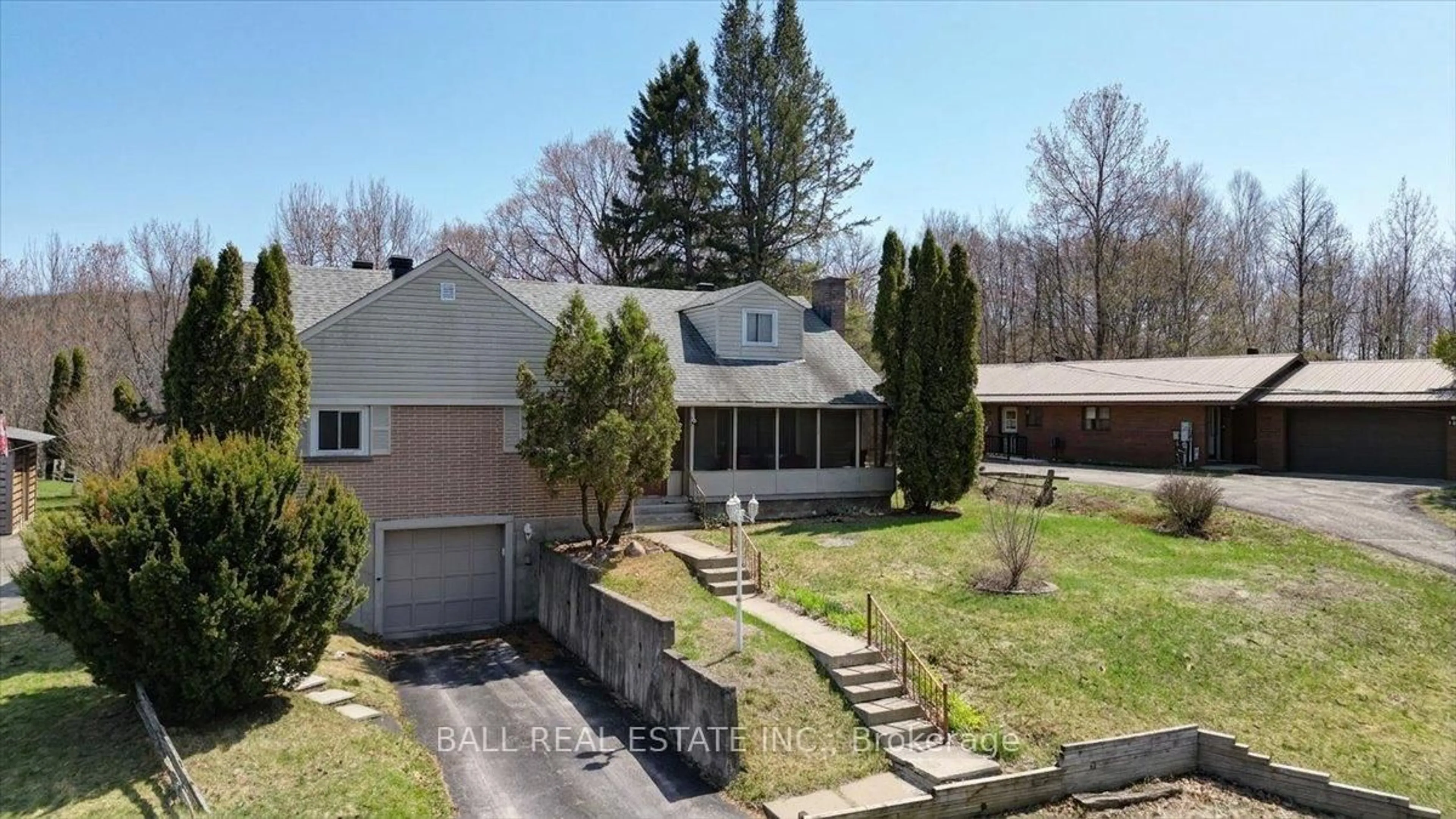 A pic from outside/outdoor area/front of a property/back of a property/a pic from drone, unknown for 139 Bridge St, Bancroft Ontario K0L 1C0