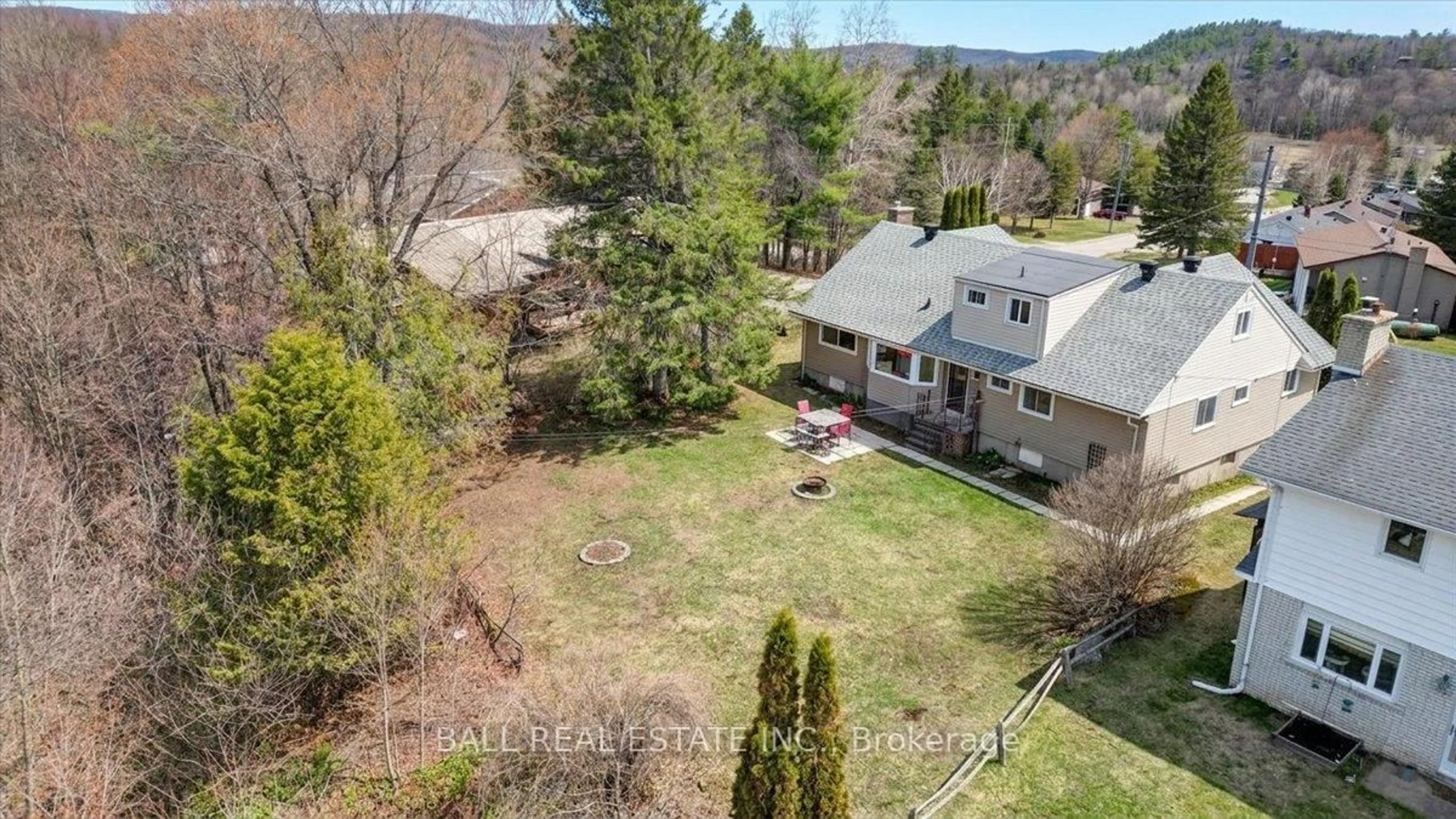 A pic from outside/outdoor area/front of a property/back of a property/a pic from drone, mountain view for 139 Bridge St, Bancroft Ontario K0L 1C0